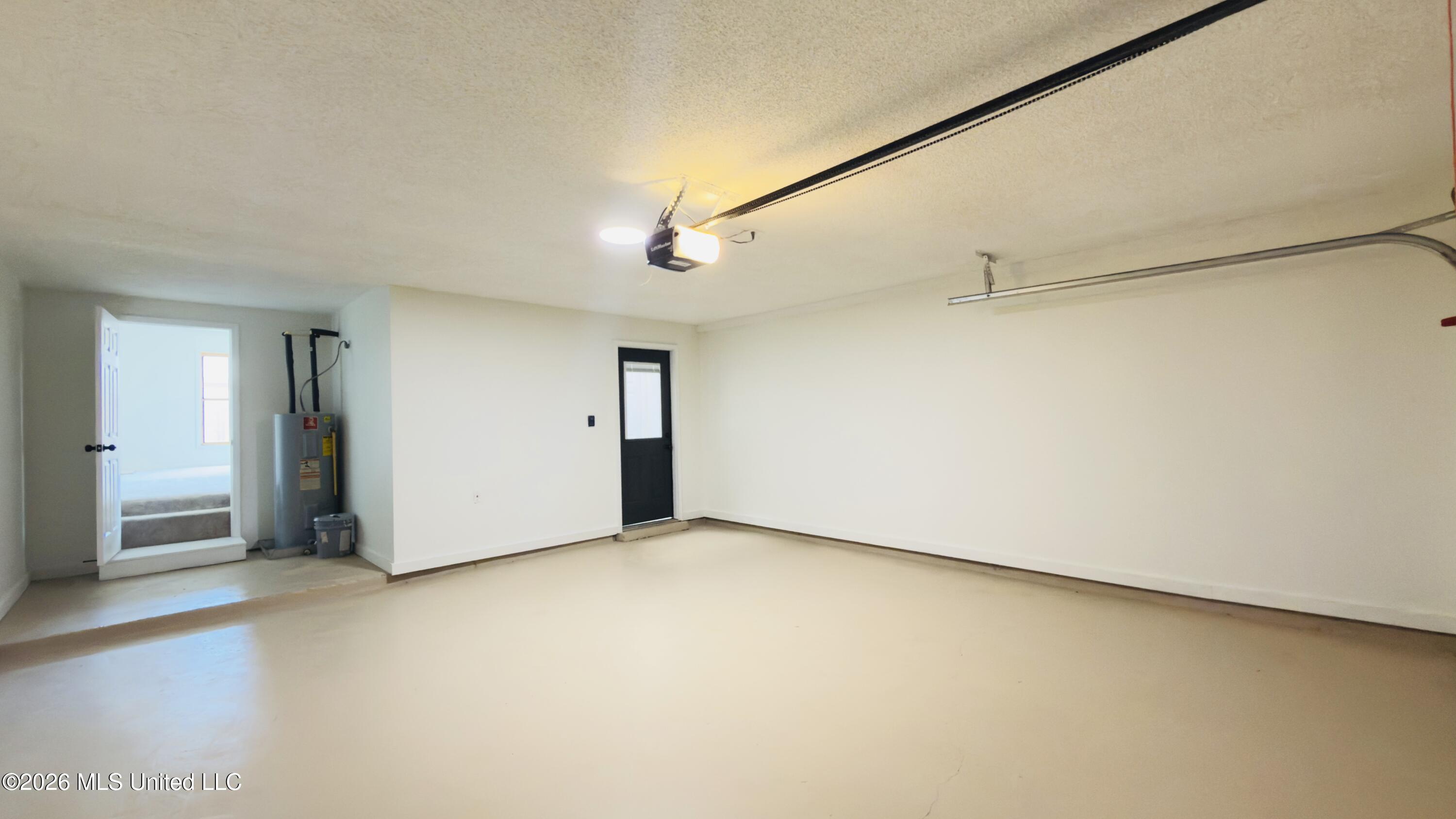 7184 Hunter Forest Drive Property Photo 27