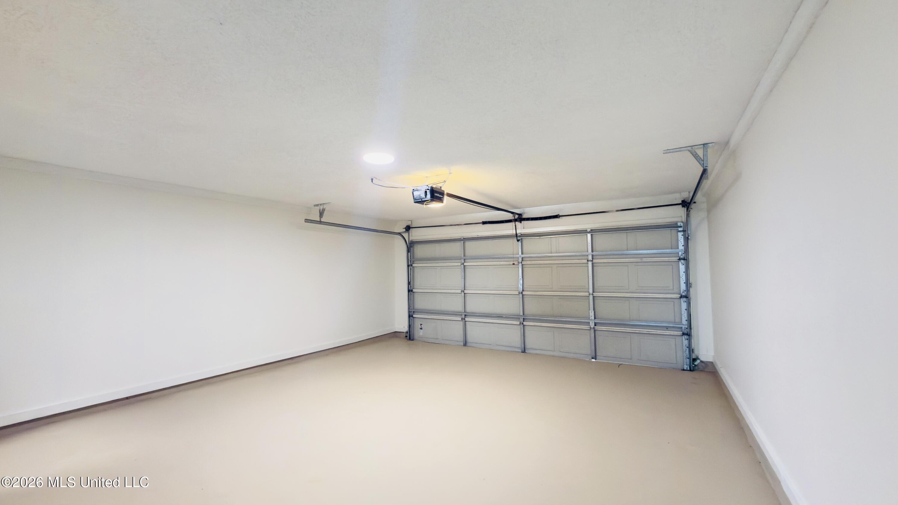 7184 Hunter Forest Drive Property Photo 28