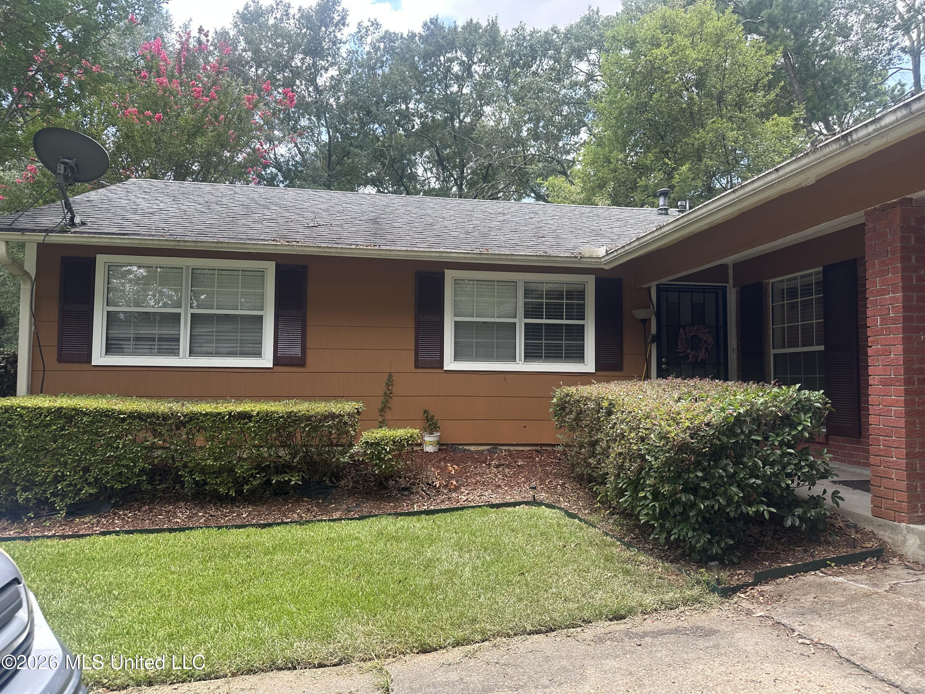 751 Neering Trail Property Photo 1