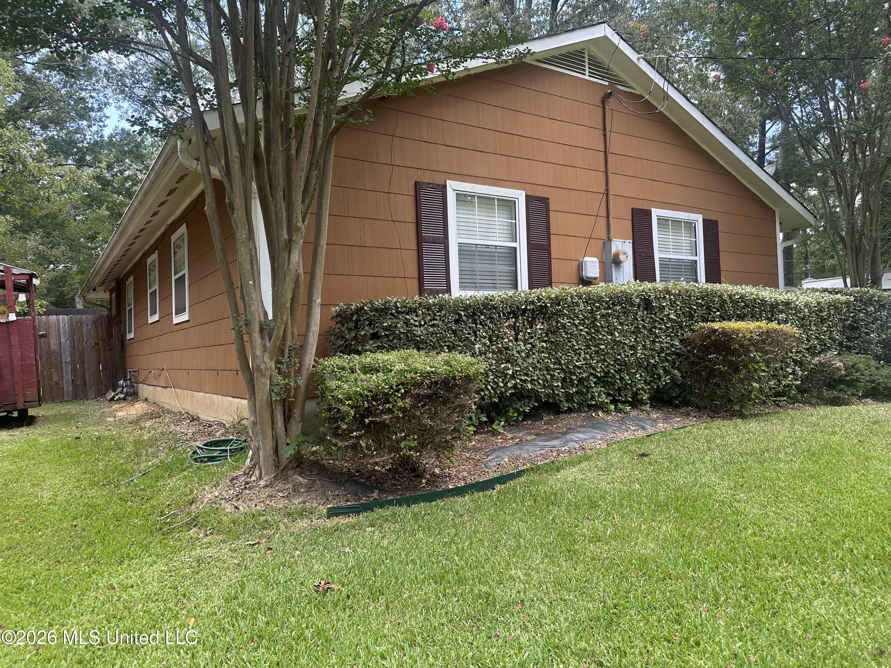 751 Neering Trail Property Photo 2