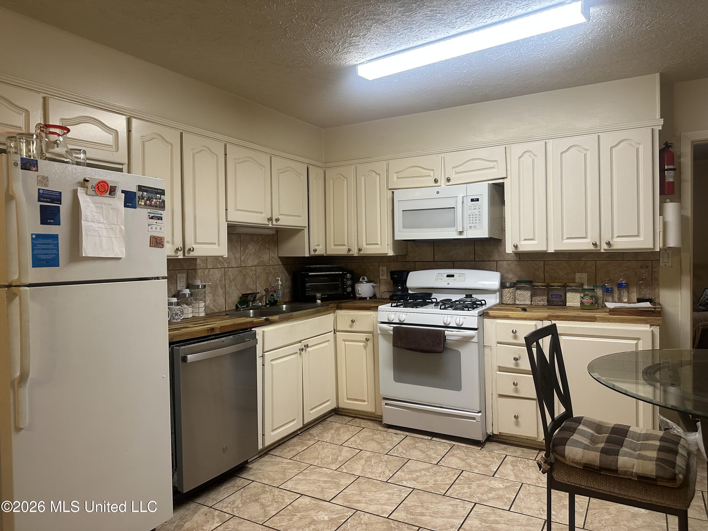 751 Neering Trail Property Photo 4