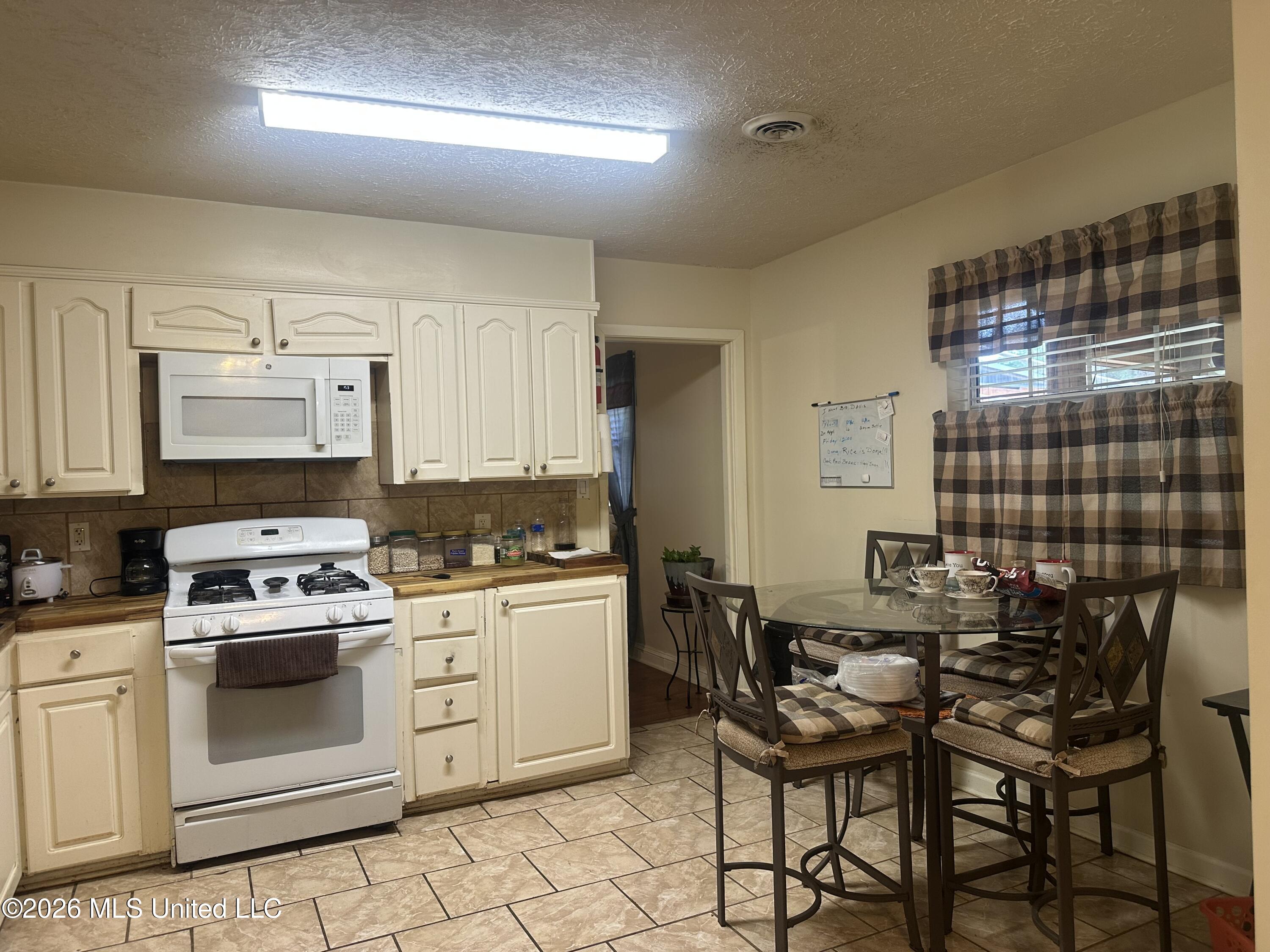 751 Neering Trail Property Photo 5