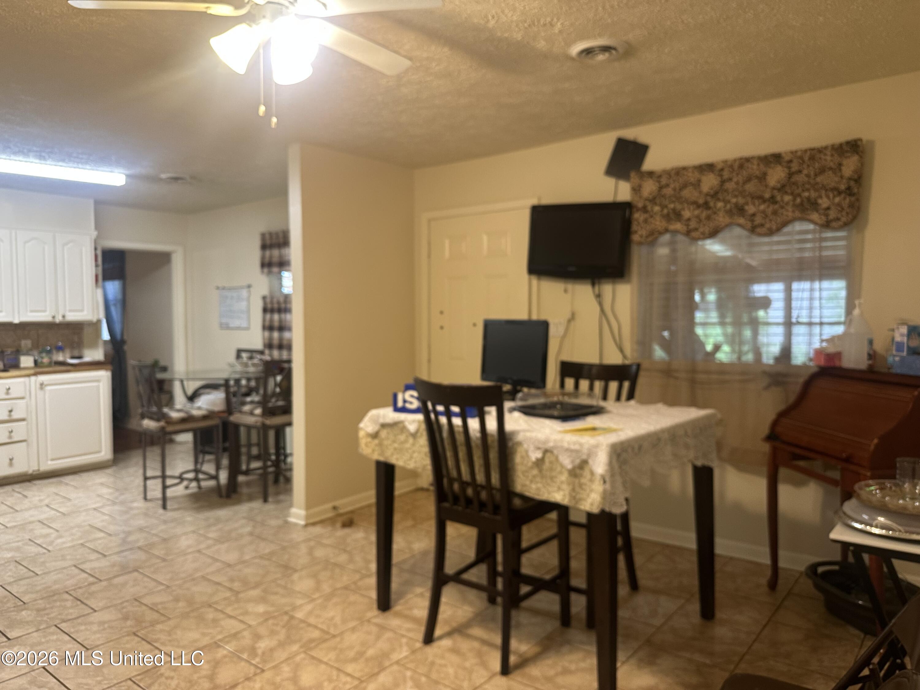 751 Neering Trail Property Photo 7