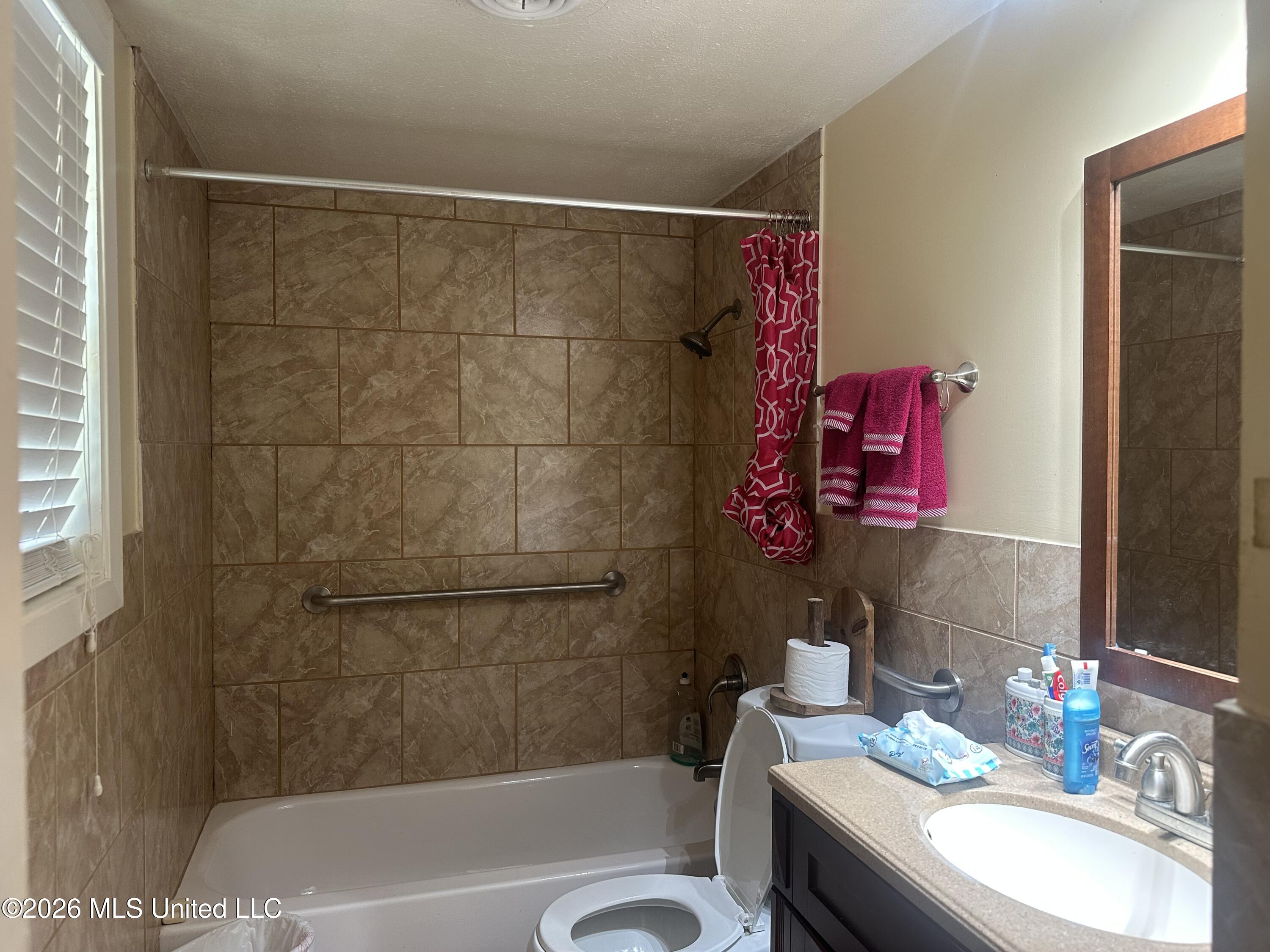 751 Neering Trail Property Photo 13