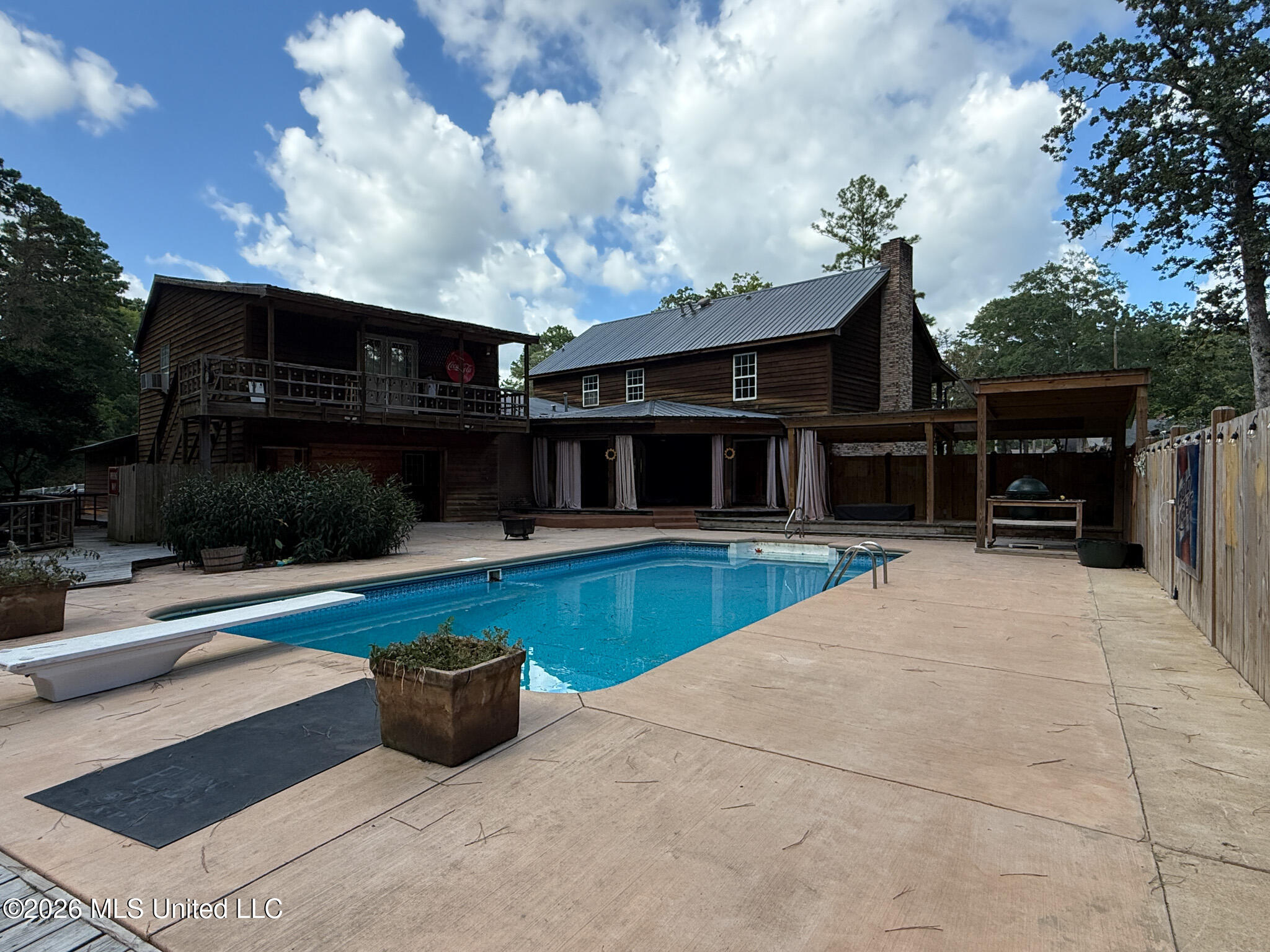 200 Stonington Drive Property Photo 2