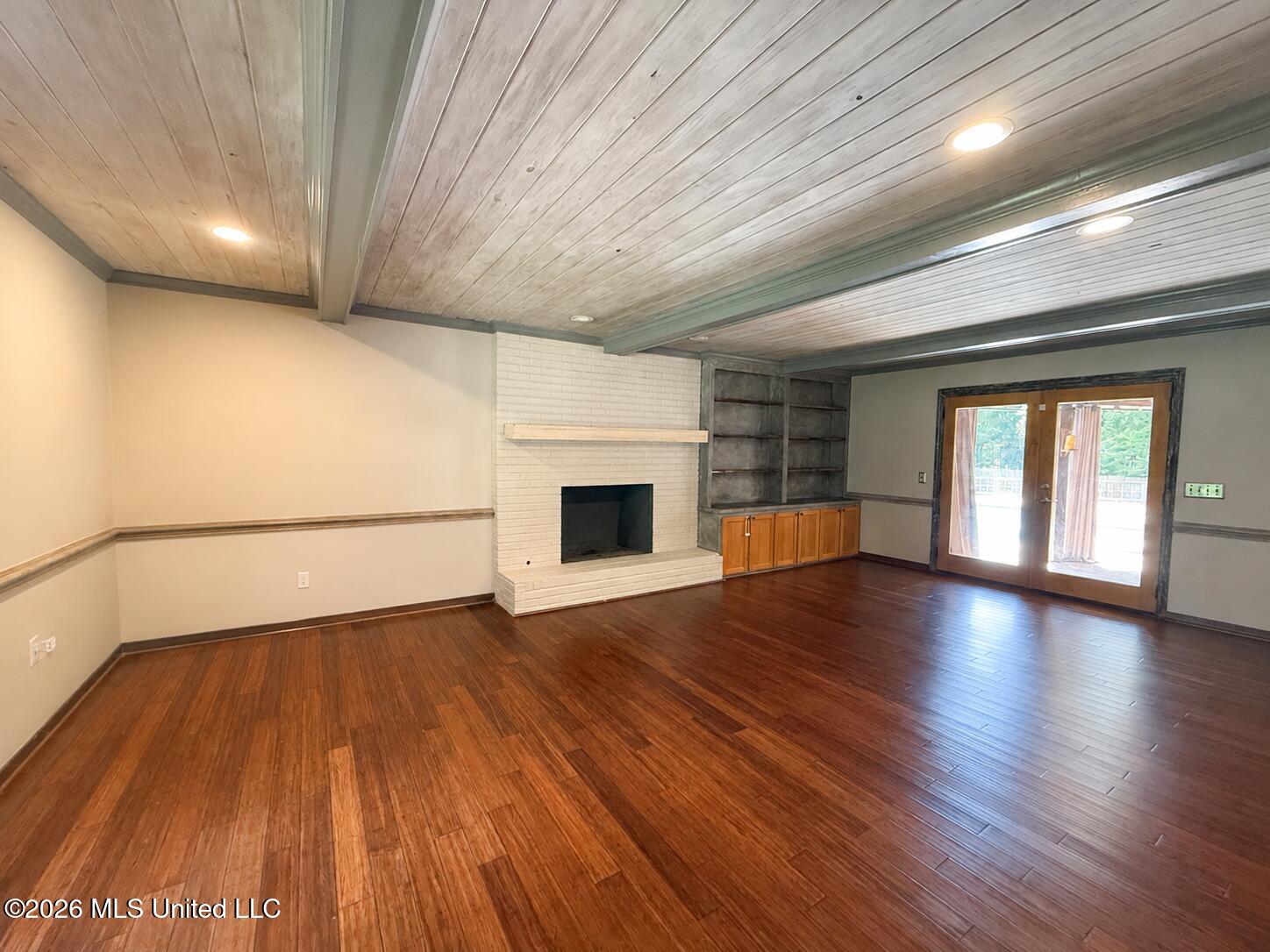 200 Stonington Drive Property Photo 3