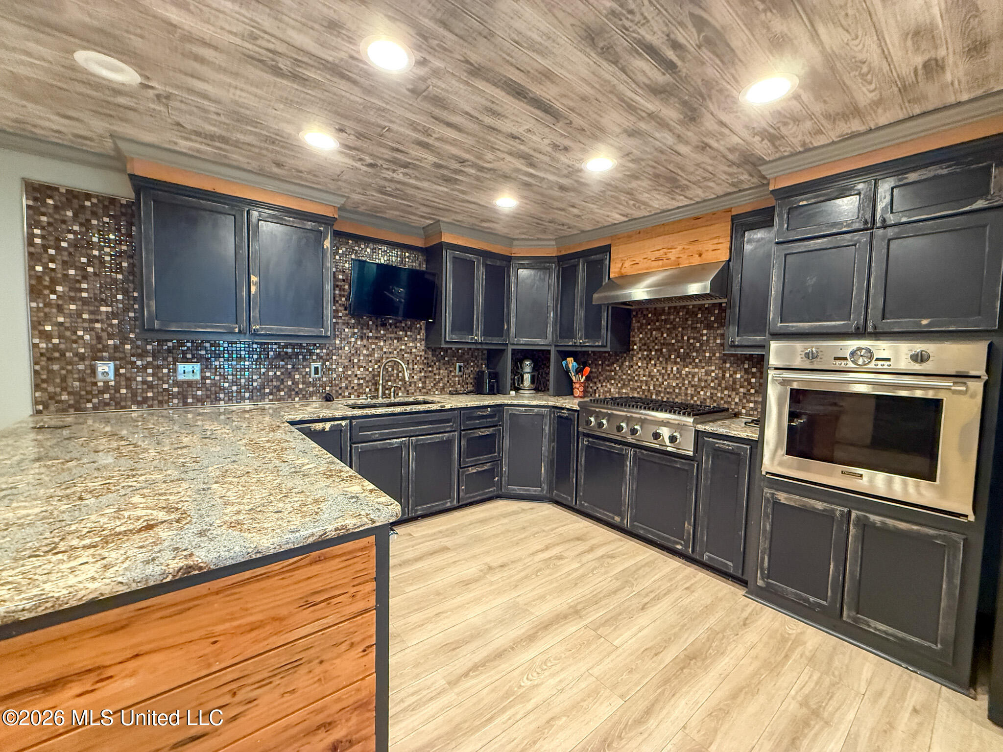 200 Stonington Drive Property Photo 6