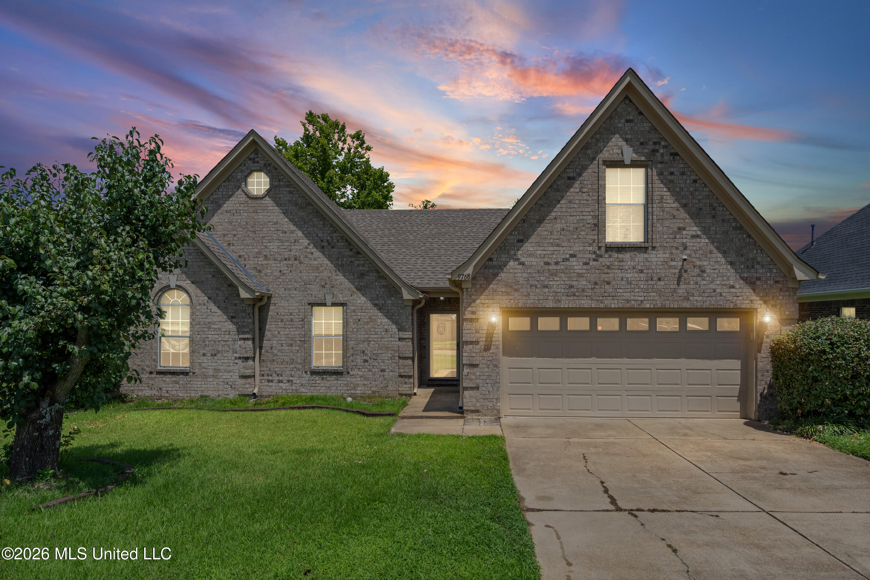 9768 Crape Myrtle Drive Property Photo 1