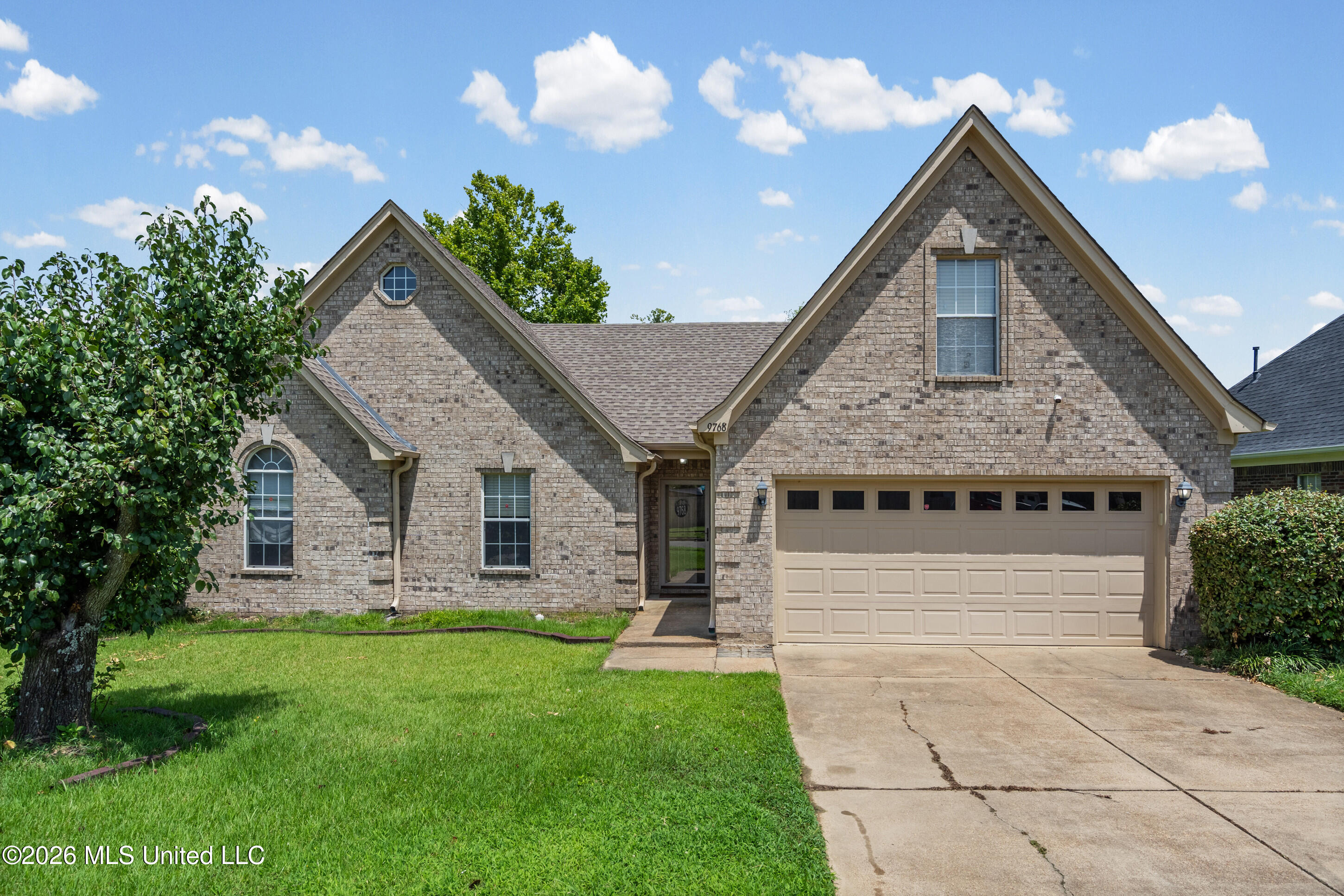 9768 Crape Myrtle Drive Property Photo 2