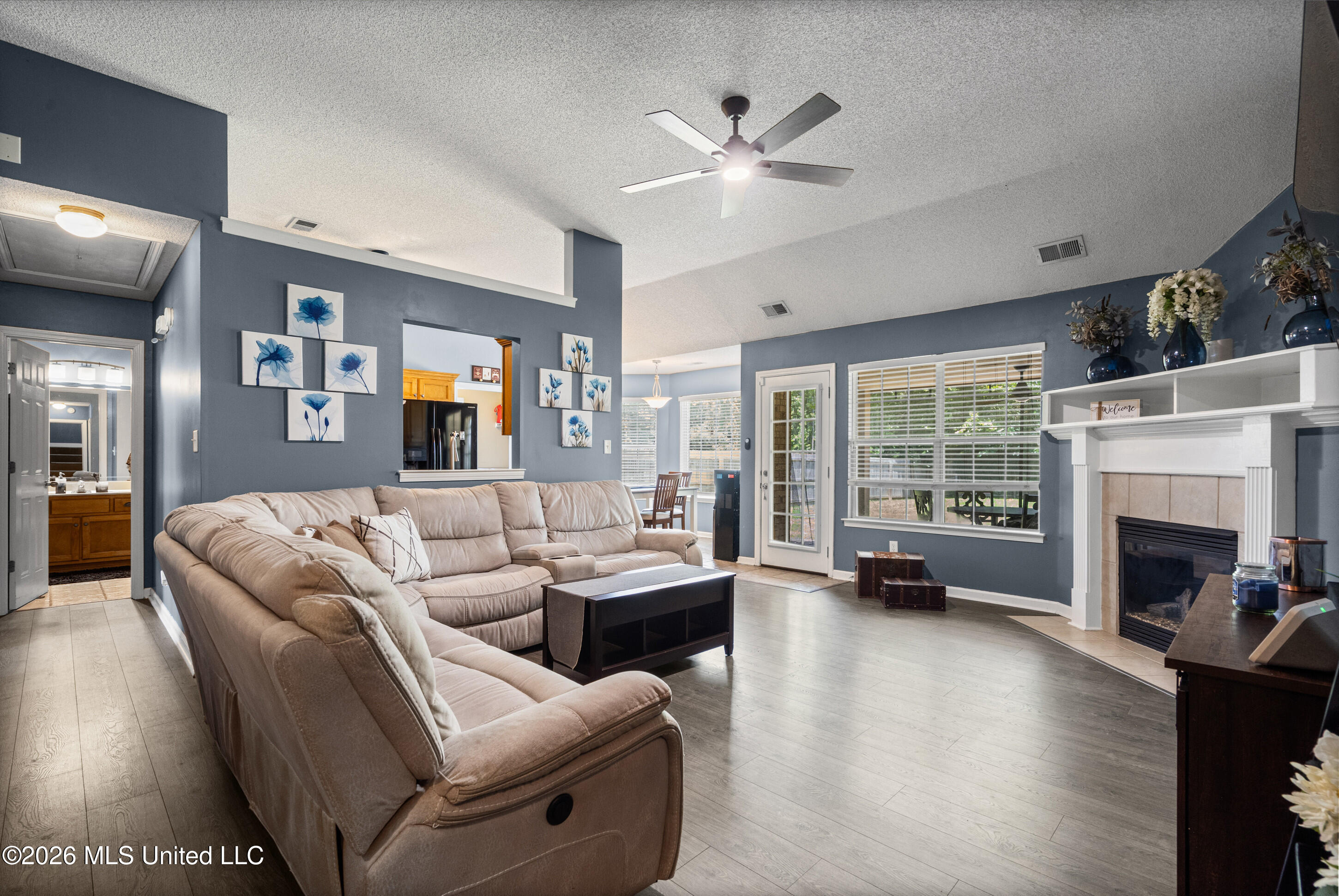 9768 Crape Myrtle Drive Property Photo 5