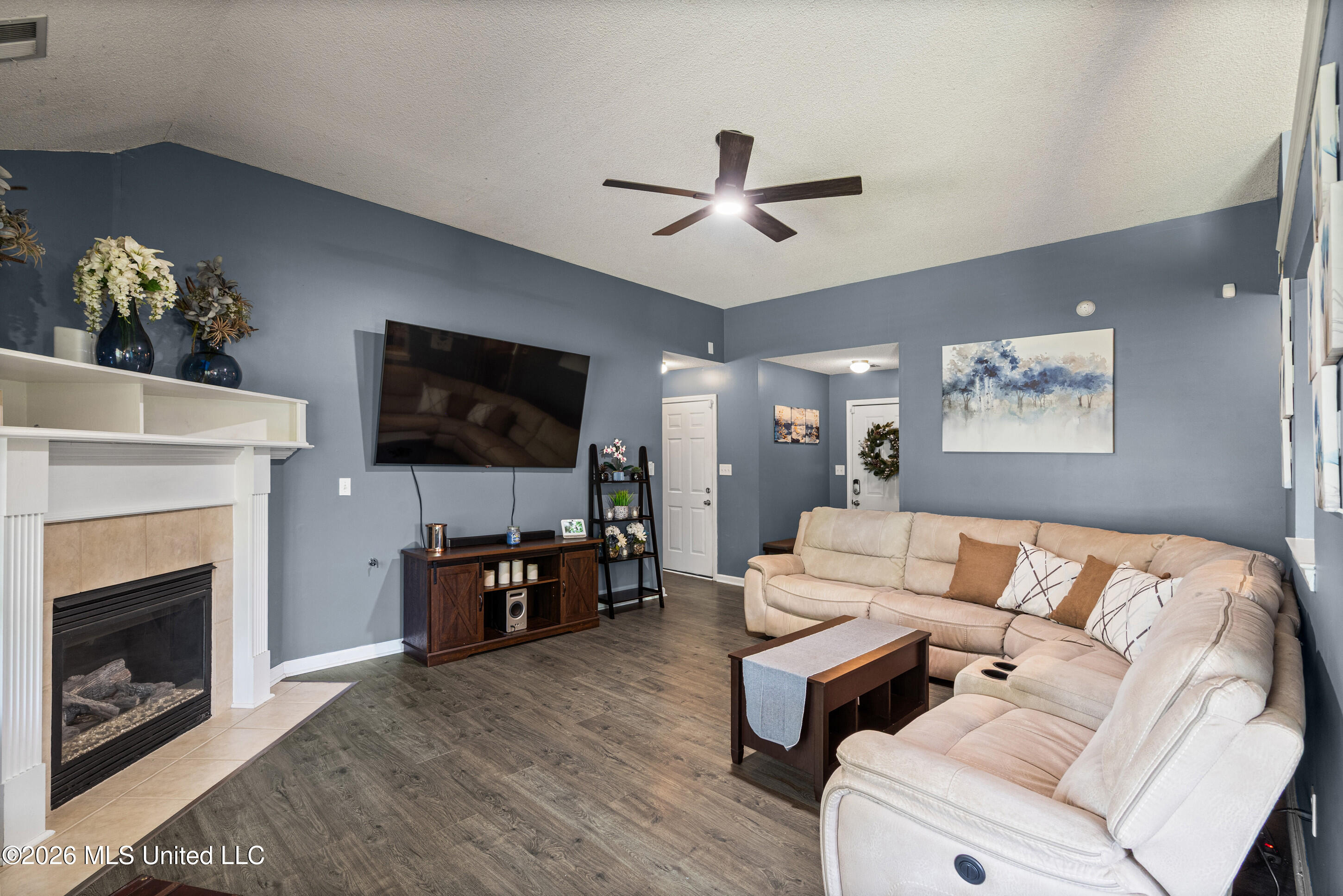 9768 Crape Myrtle Drive Property Photo 7