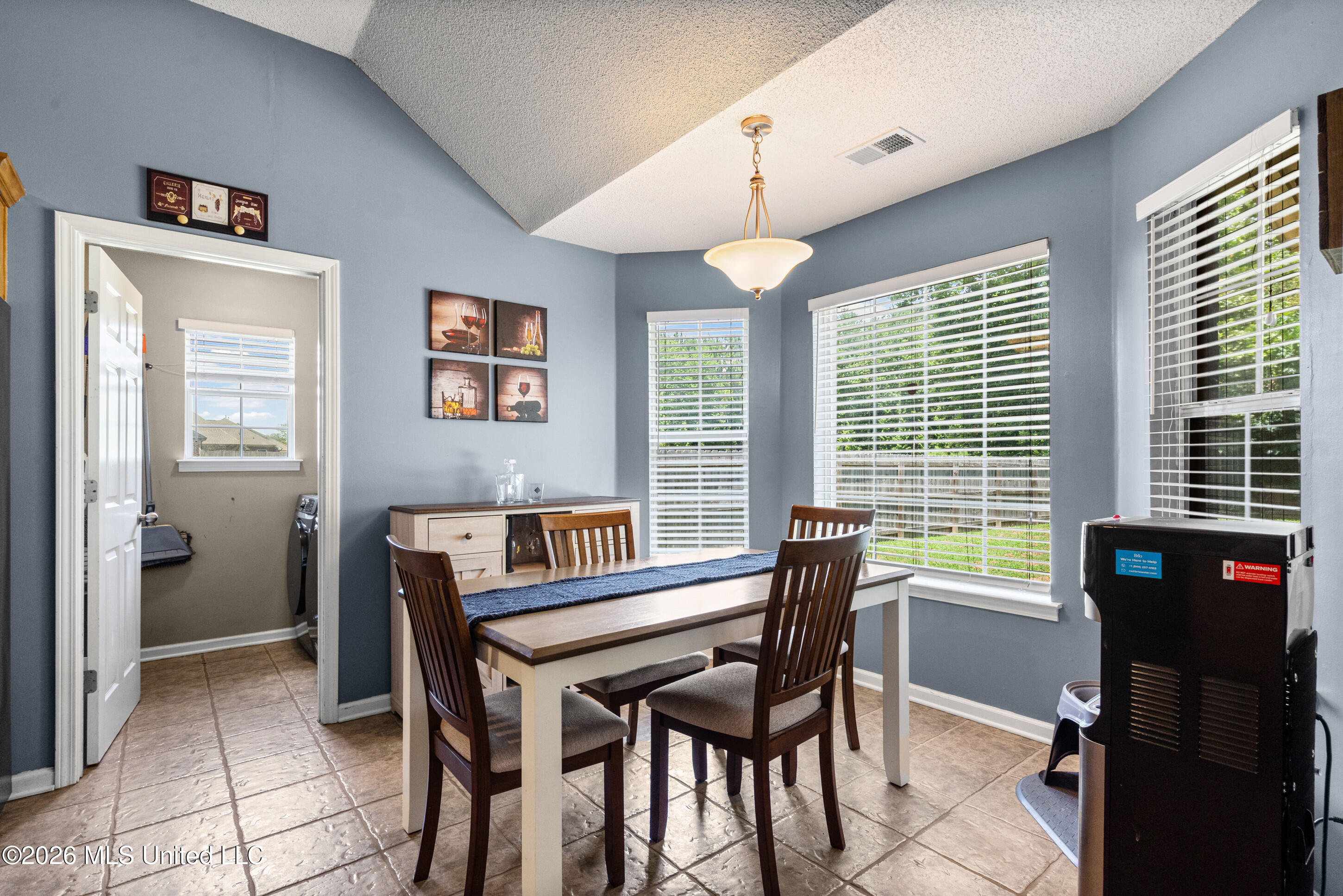 9768 Crape Myrtle Drive Property Photo 8