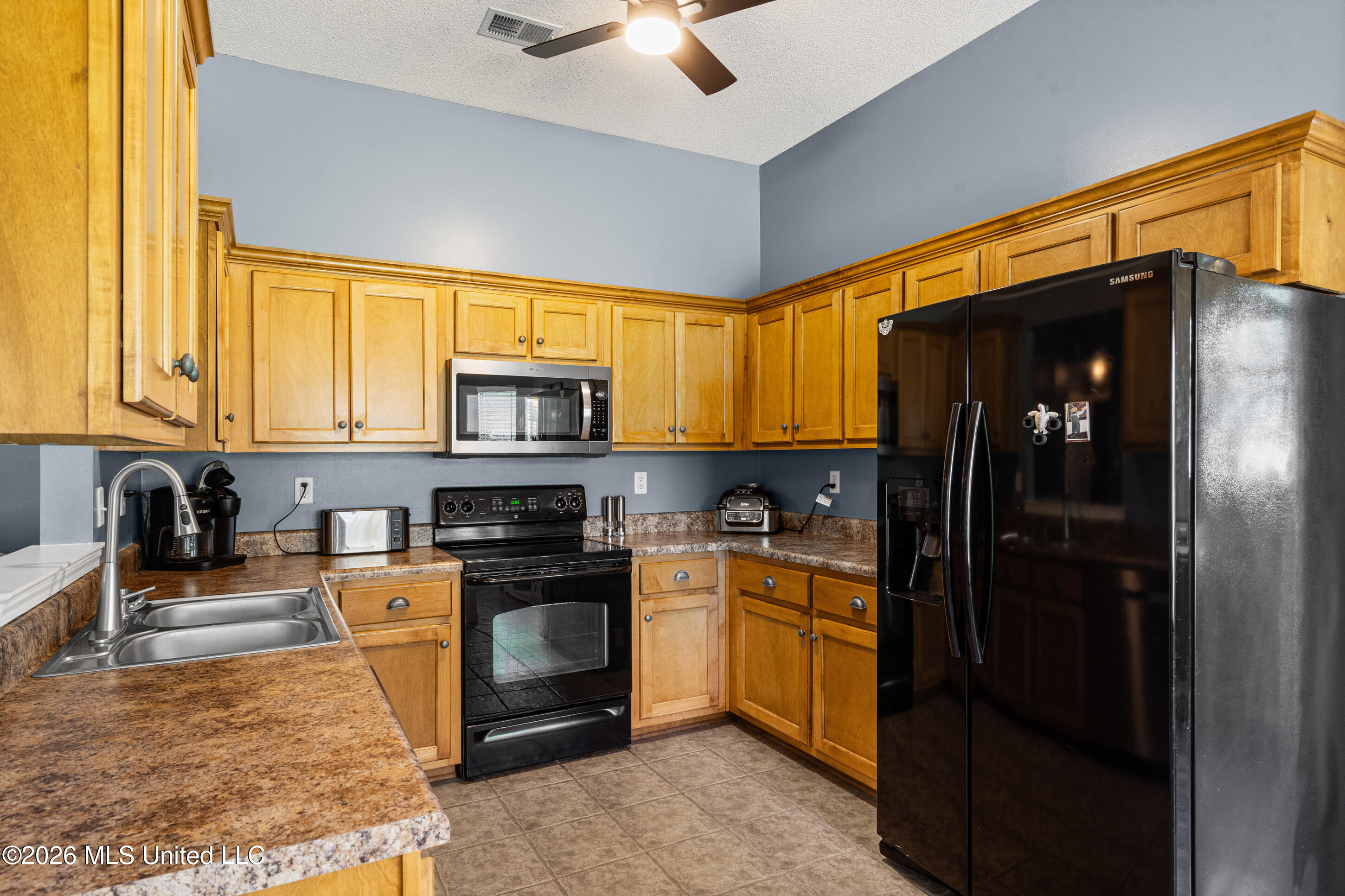 9768 Crape Myrtle Drive Property Photo 9