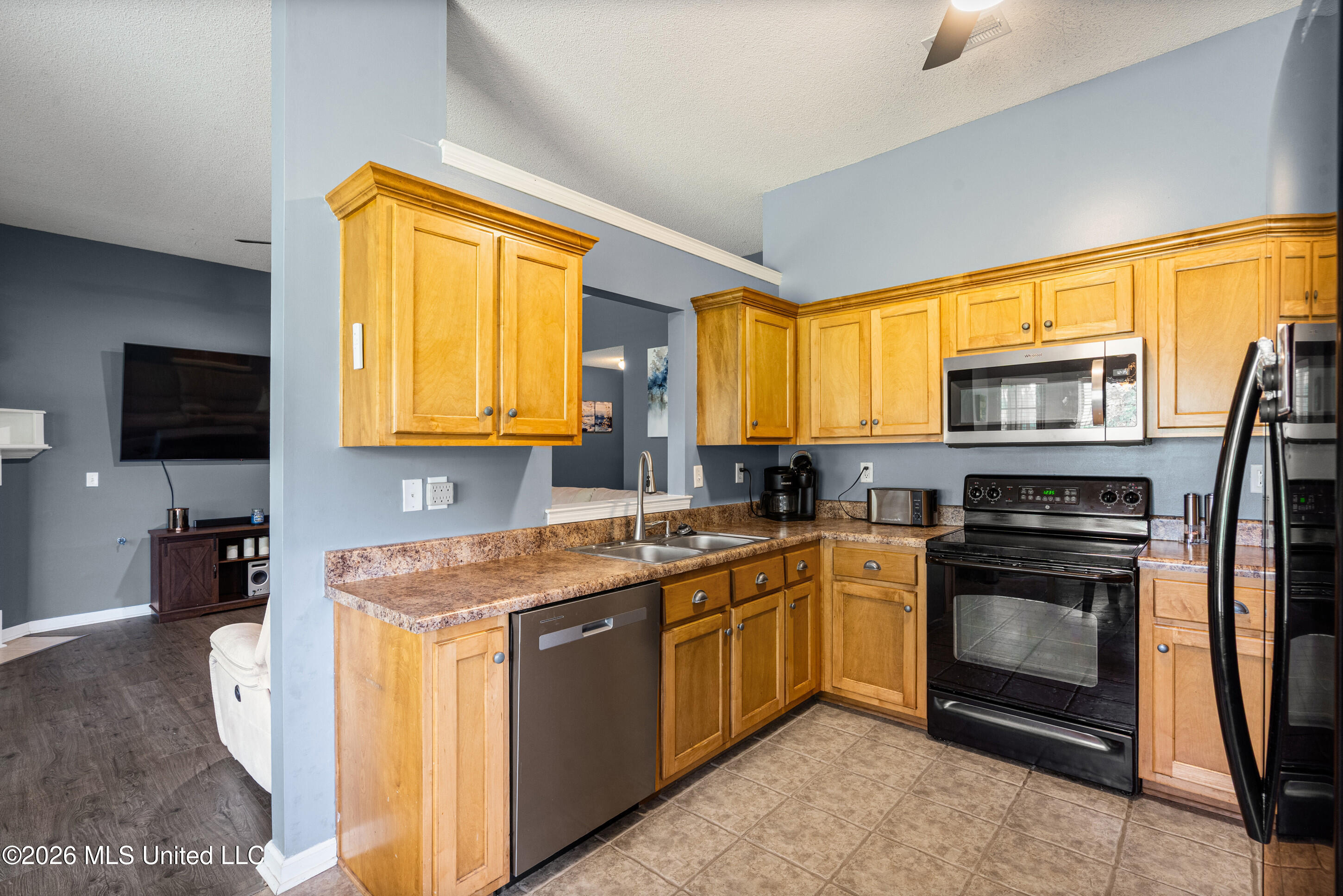 9768 Crape Myrtle Drive Property Photo 10