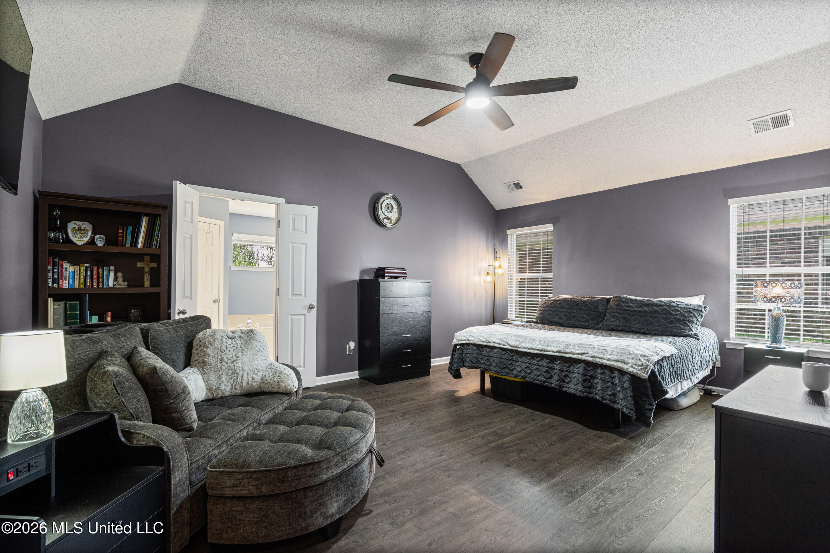 9768 Crape Myrtle Drive Property Photo 11