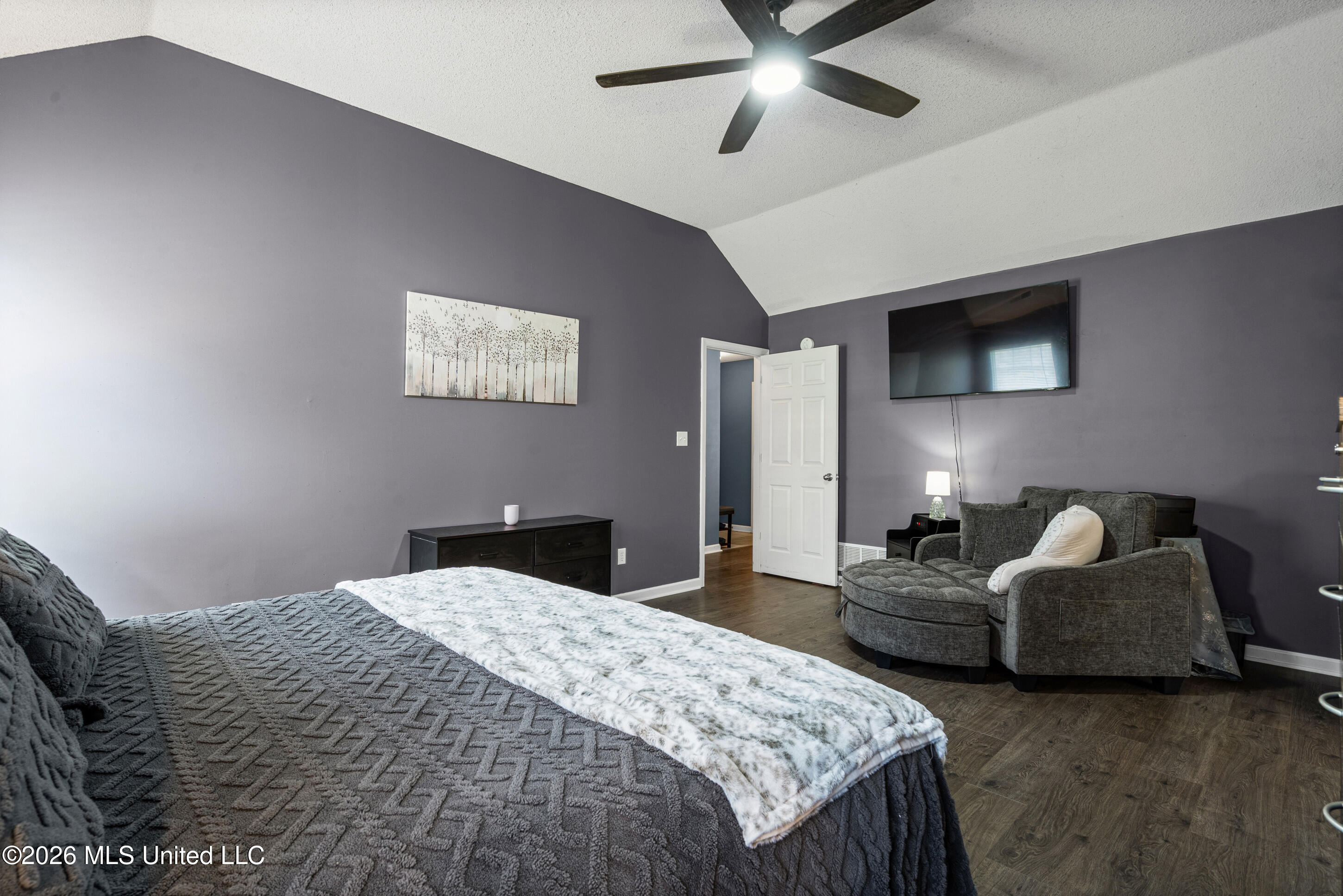 9768 Crape Myrtle Drive Property Photo 12