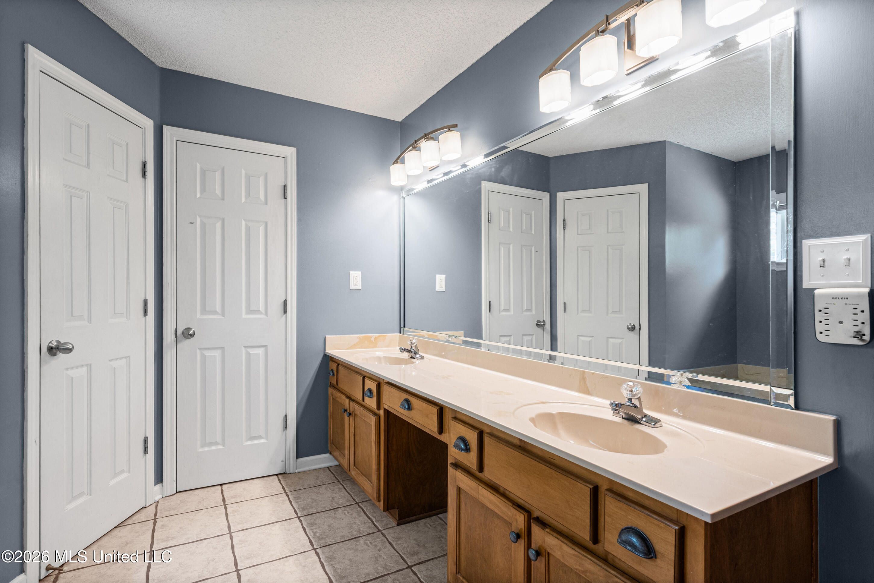 9768 Crape Myrtle Drive Property Photo 13