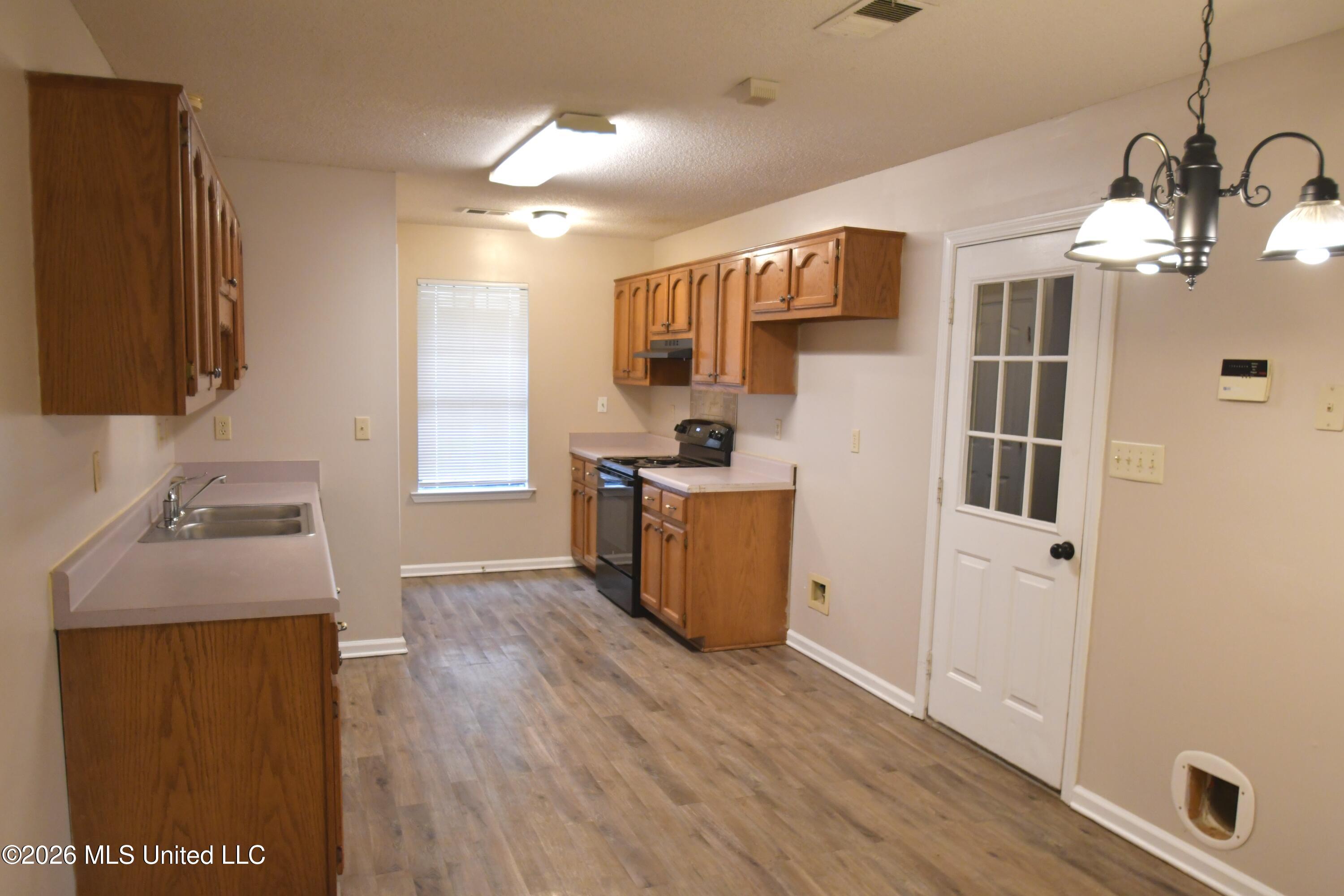 7186 Goodman Ridge Drive Property Photo 3