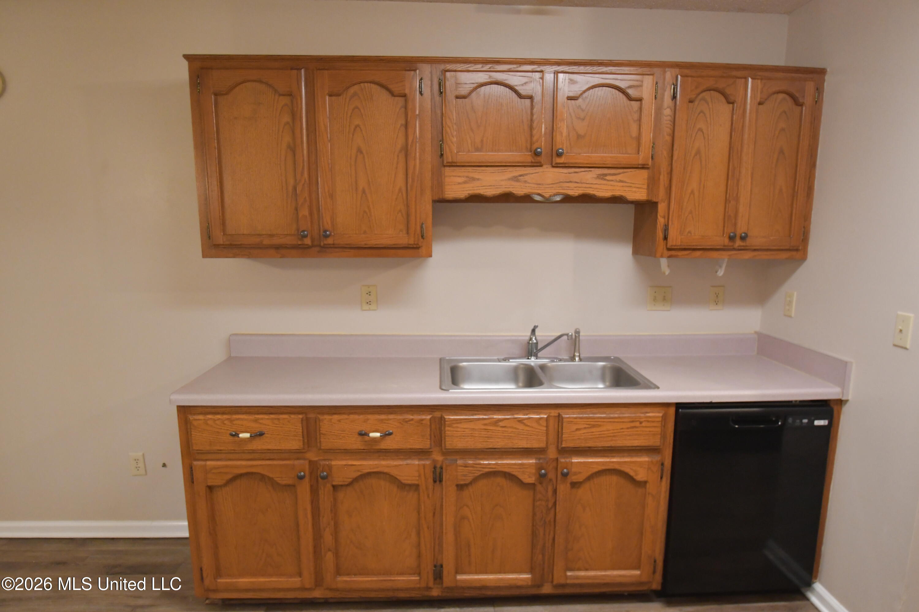 7186 Goodman Ridge Drive Property Photo 4