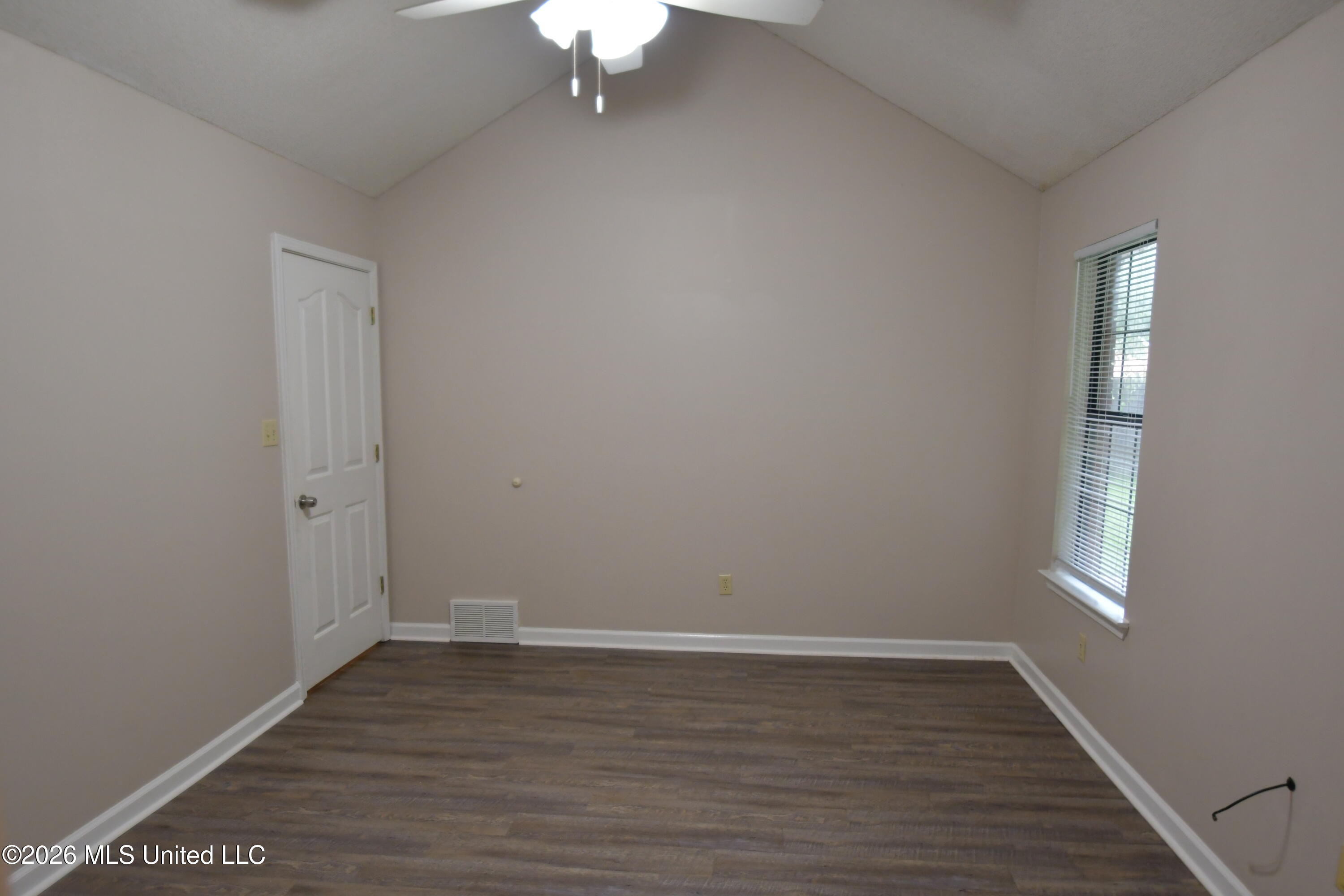 7186 Goodman Ridge Drive Property Photo 8