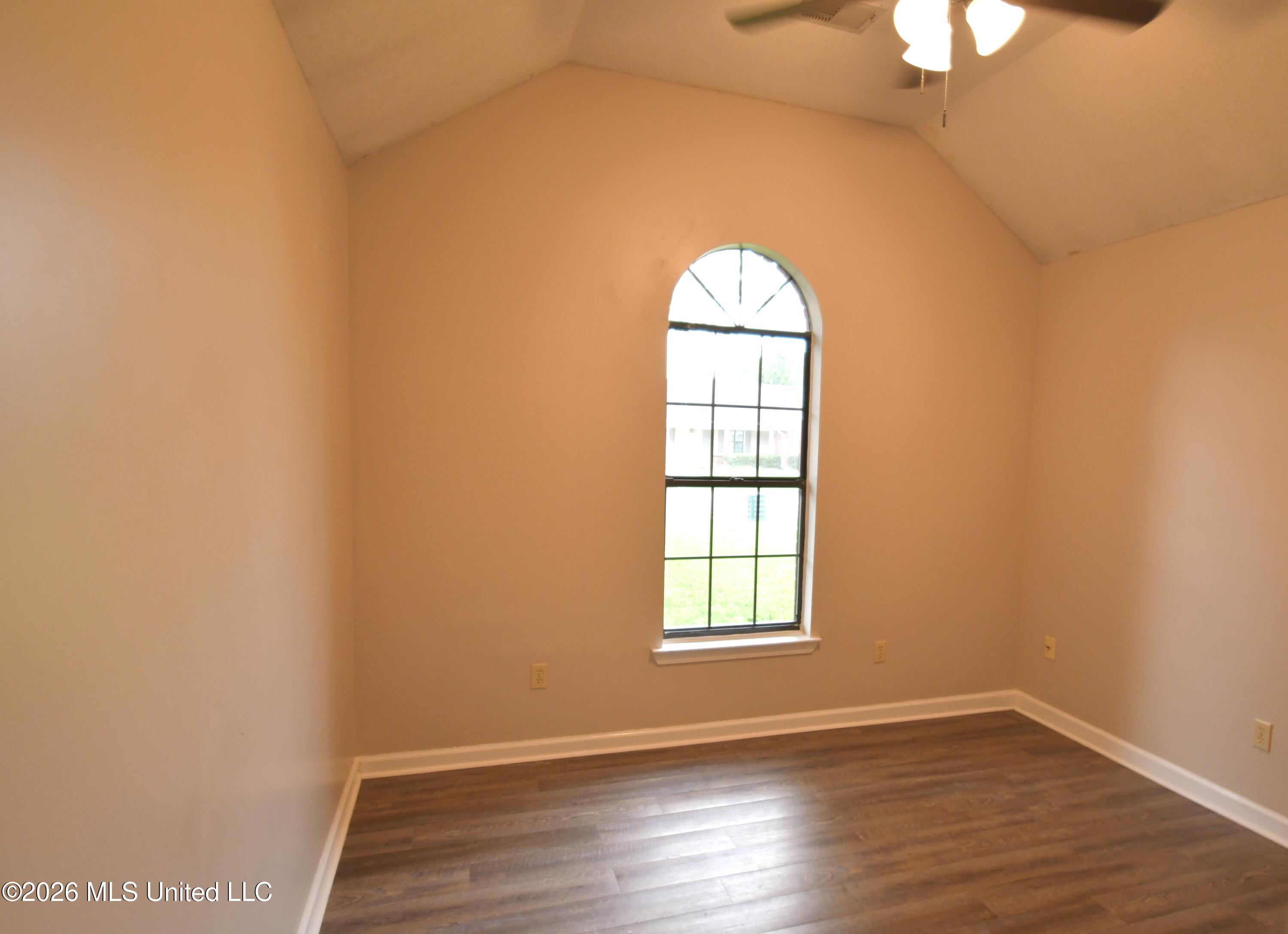 7186 Goodman Ridge Drive Property Photo 11