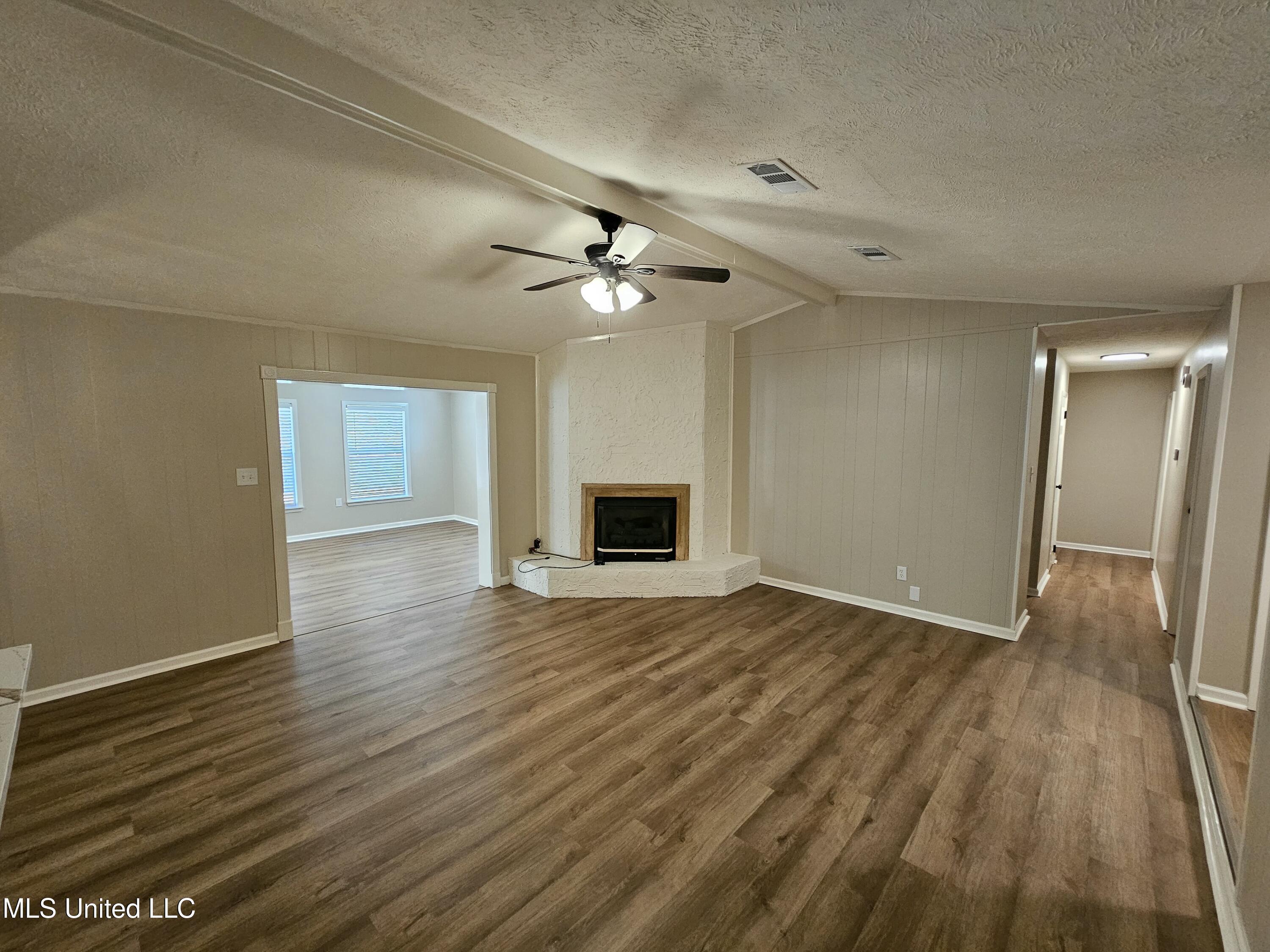 102 Magnolia Circle Property Photo 4