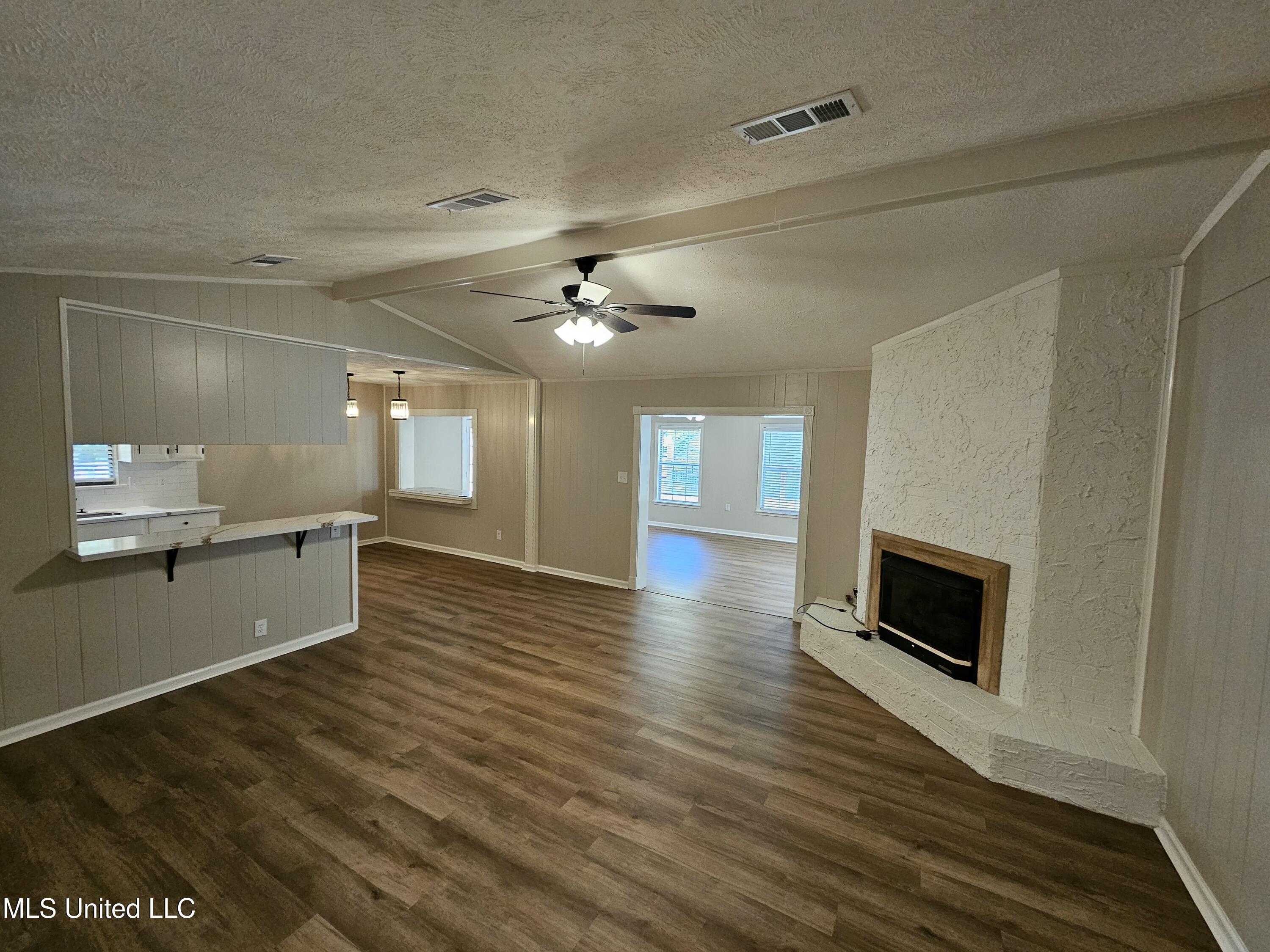 102 Magnolia Circle Property Photo 5
