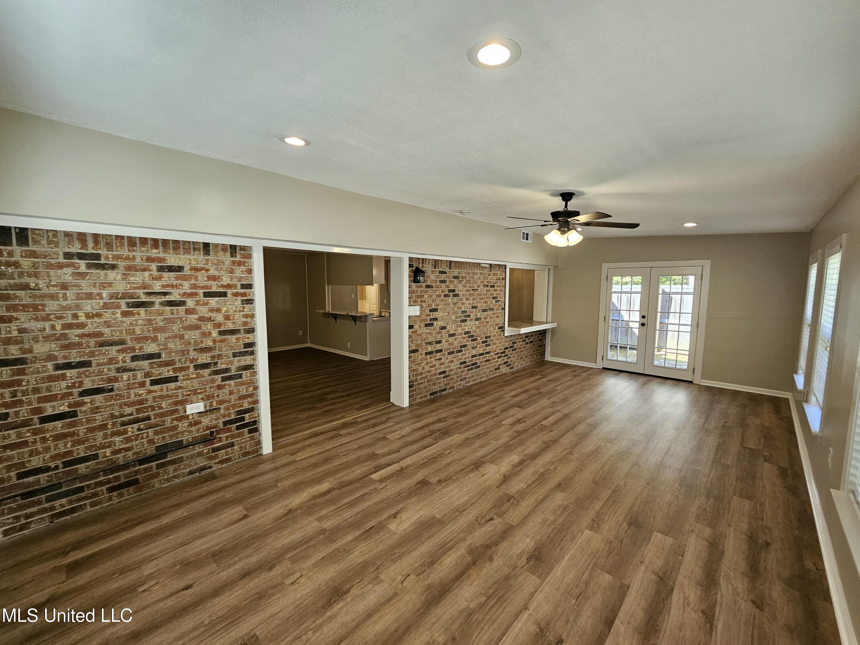 102 Magnolia Circle Property Photo 6