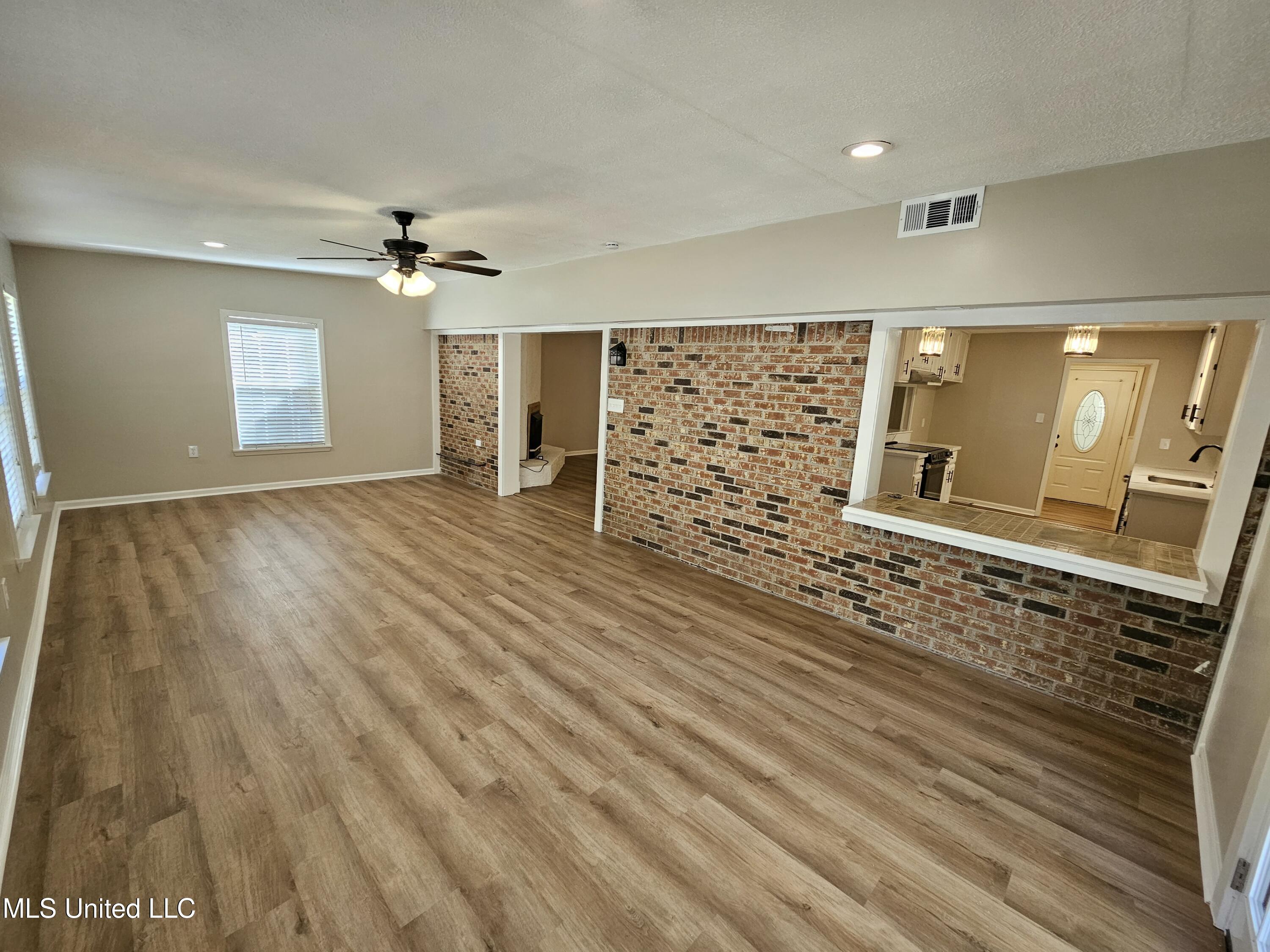 102 Magnolia Circle Property Photo 7