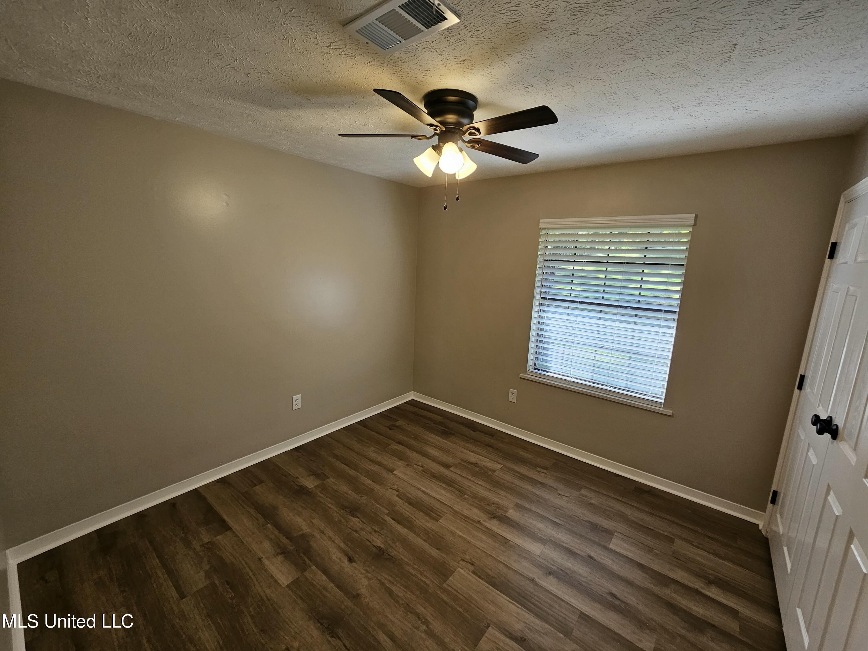 102 Magnolia Circle Property Photo 15