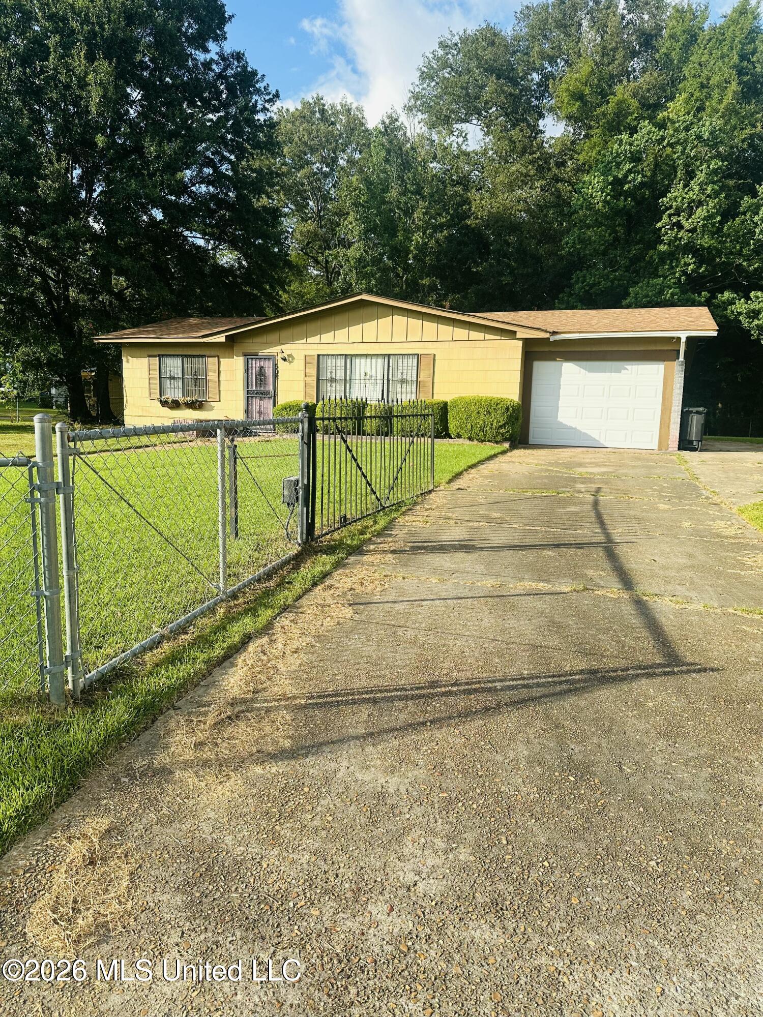 508 Queen Park Circle Property Photo 4