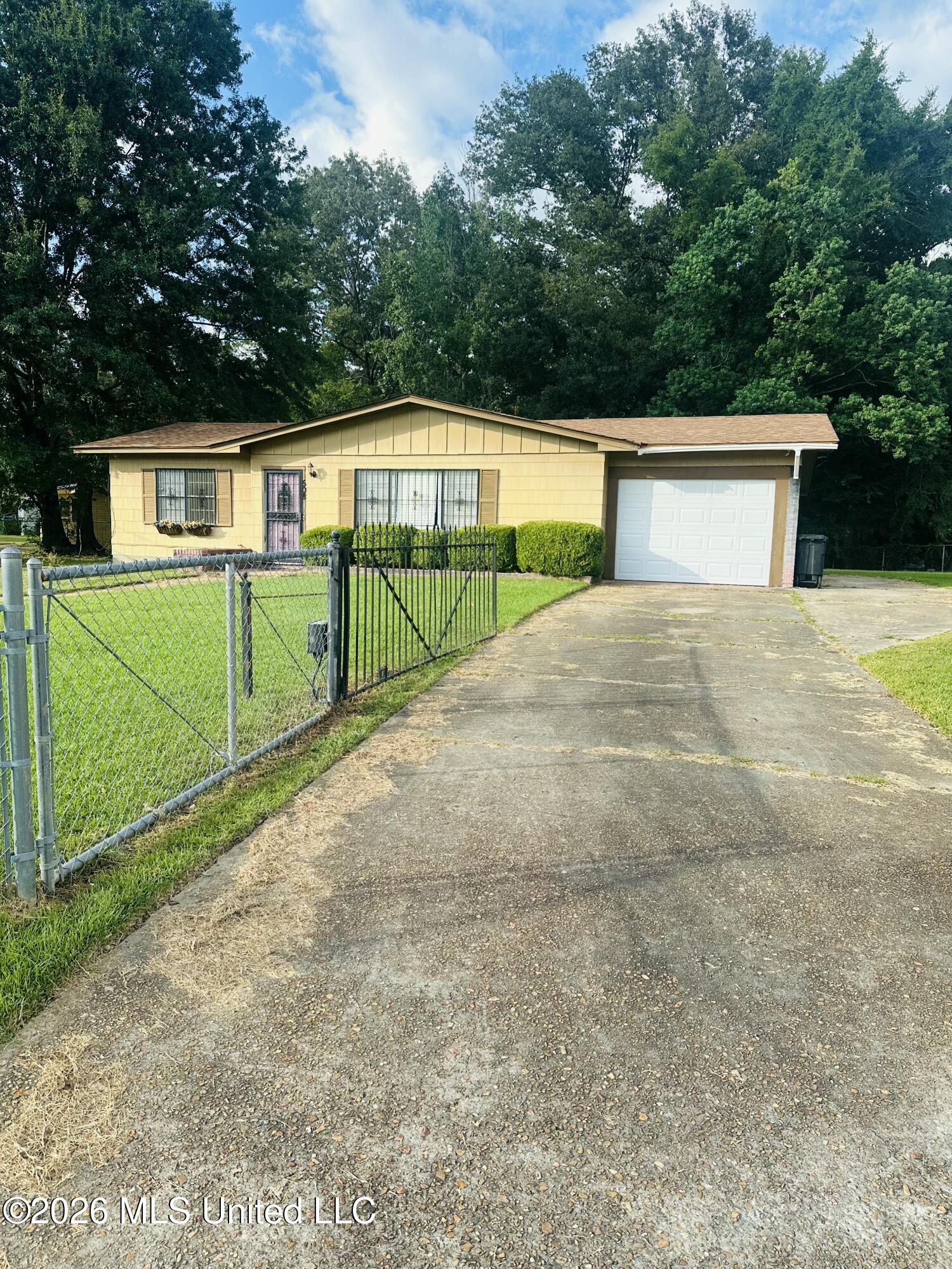 508 Queen Park Circle Property Photo 5