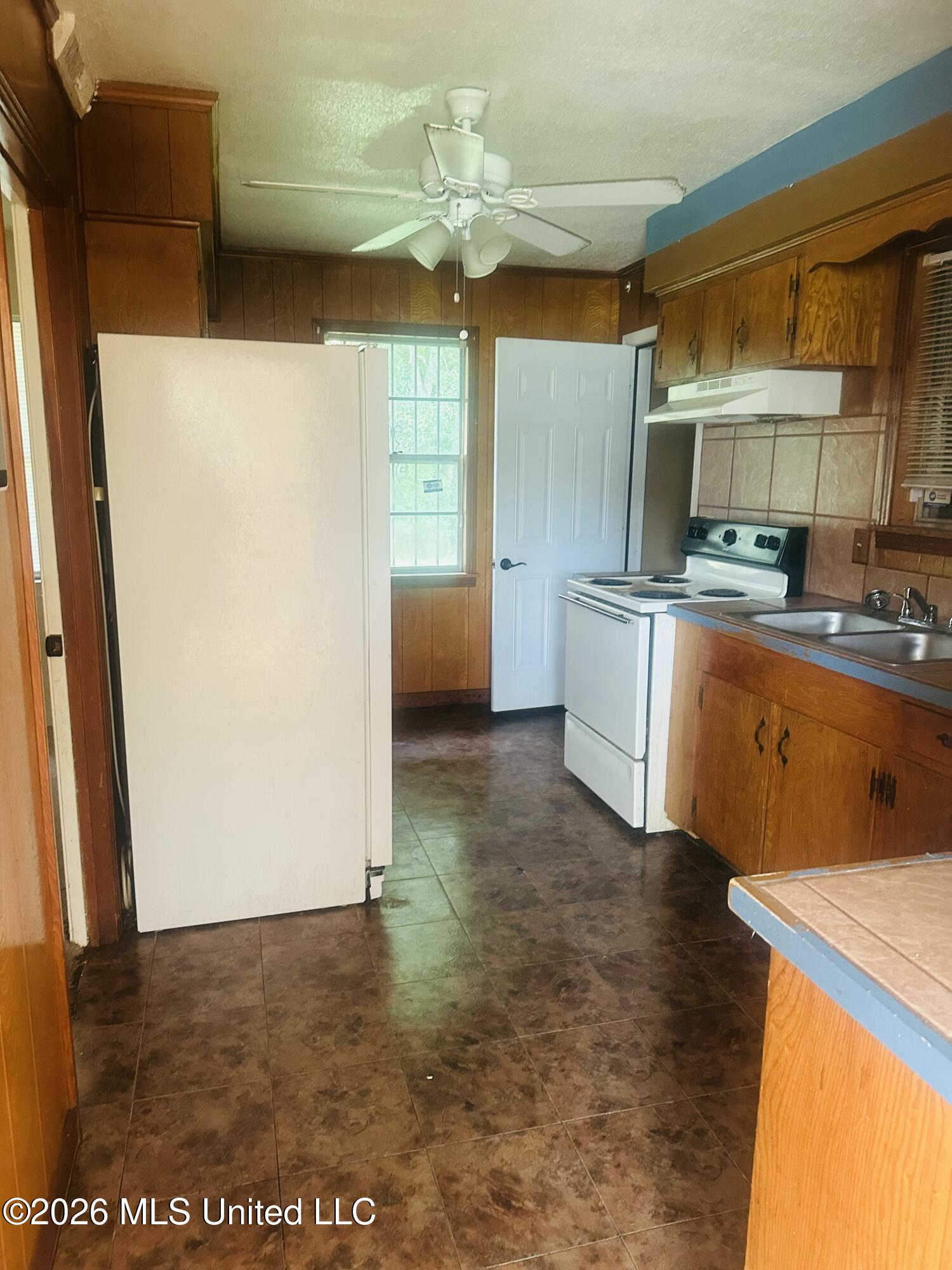 508 Queen Park Circle Property Photo 16