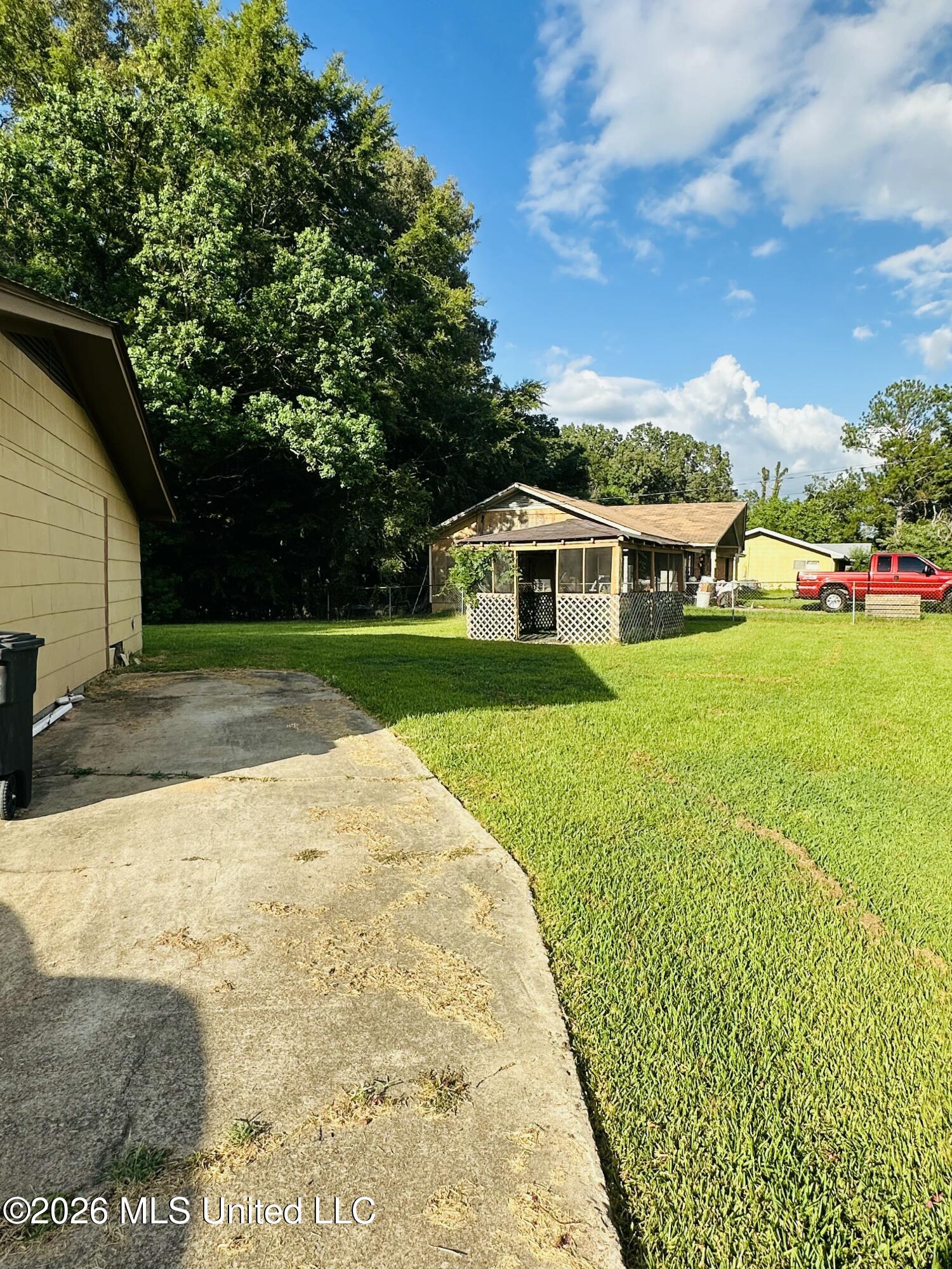 508 Queen Park Circle Property Photo 37