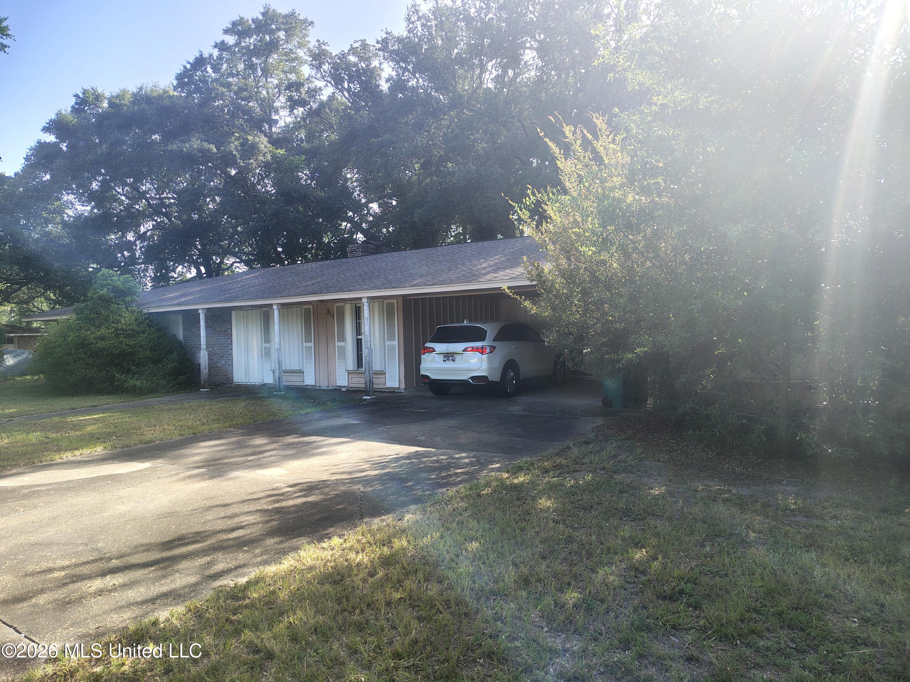 311 Lakeview Boulevard Property Photo 1