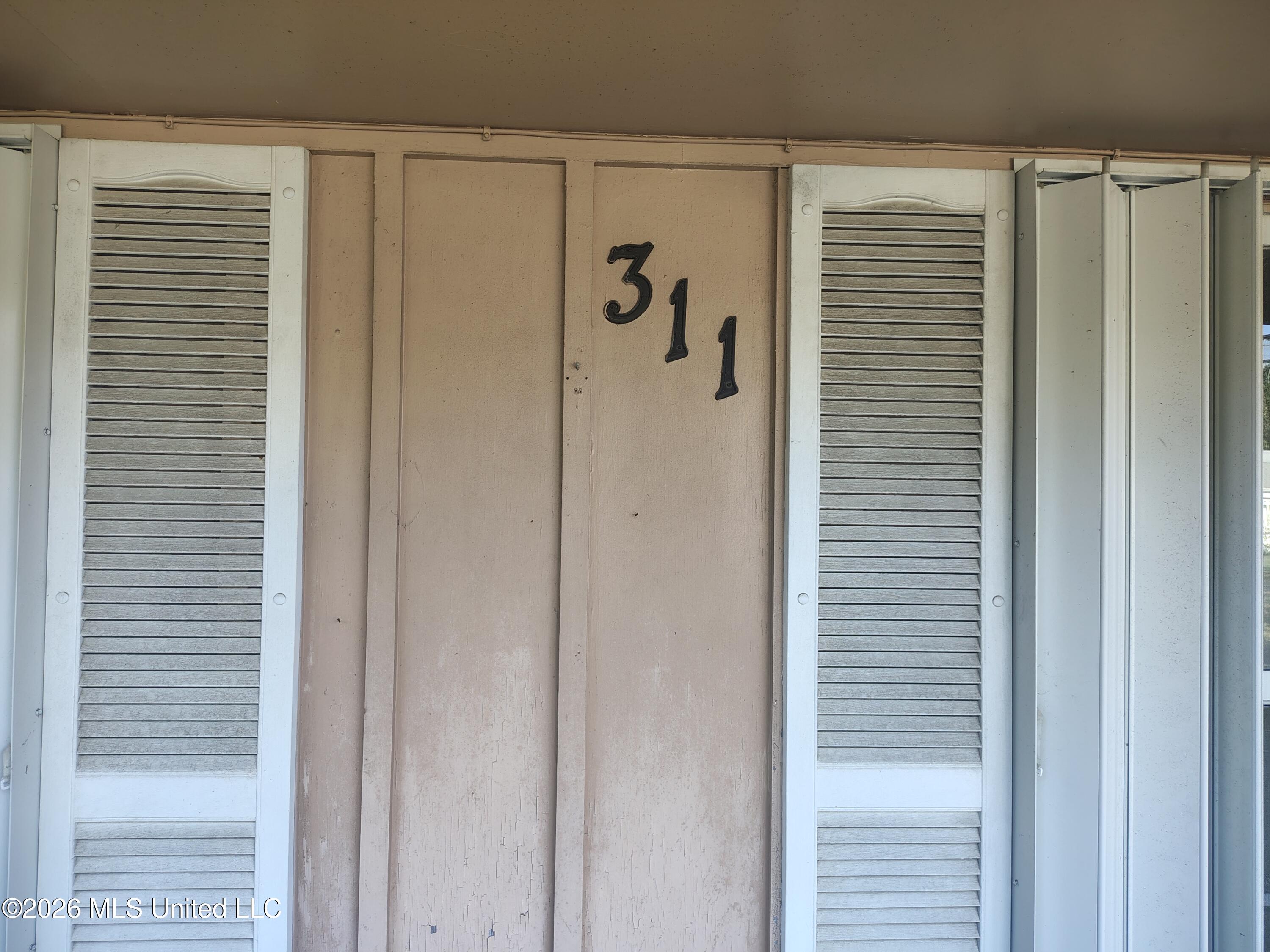311 Lakeview Boulevard Property Photo 2