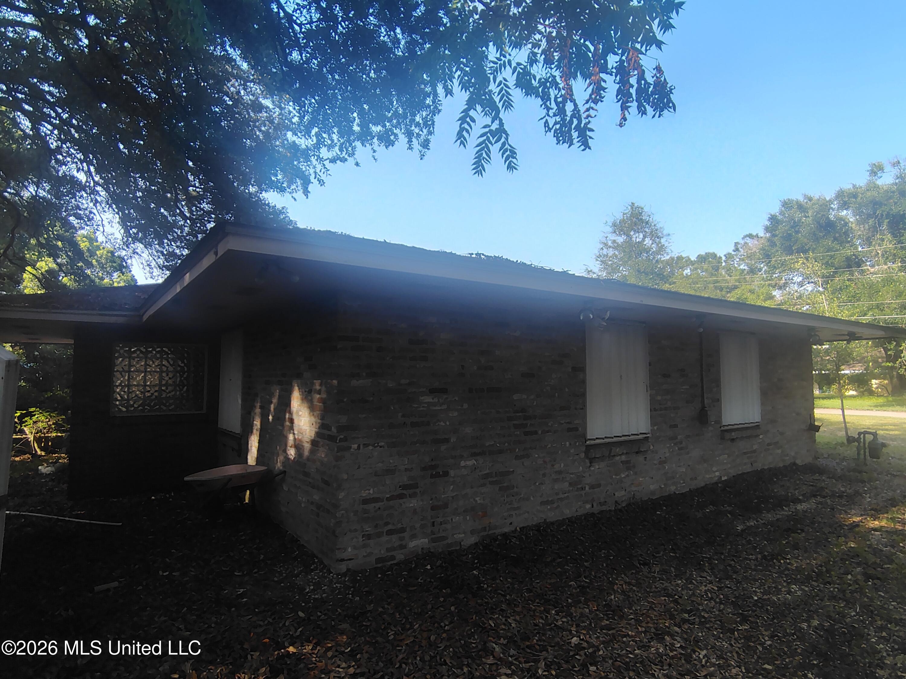 311 Lakeview Boulevard Property Photo 3