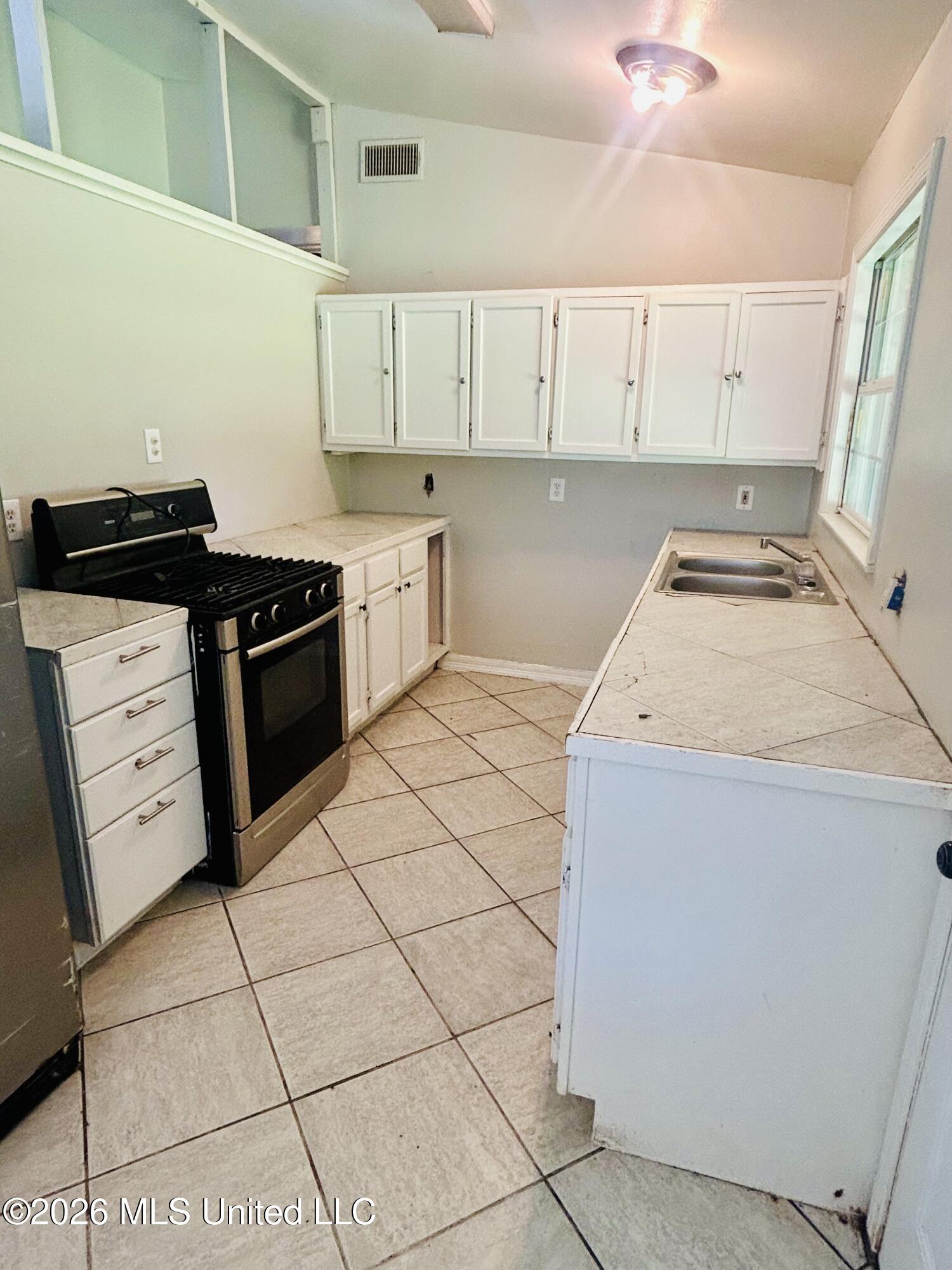 1210 Plum Street Property Photo 4