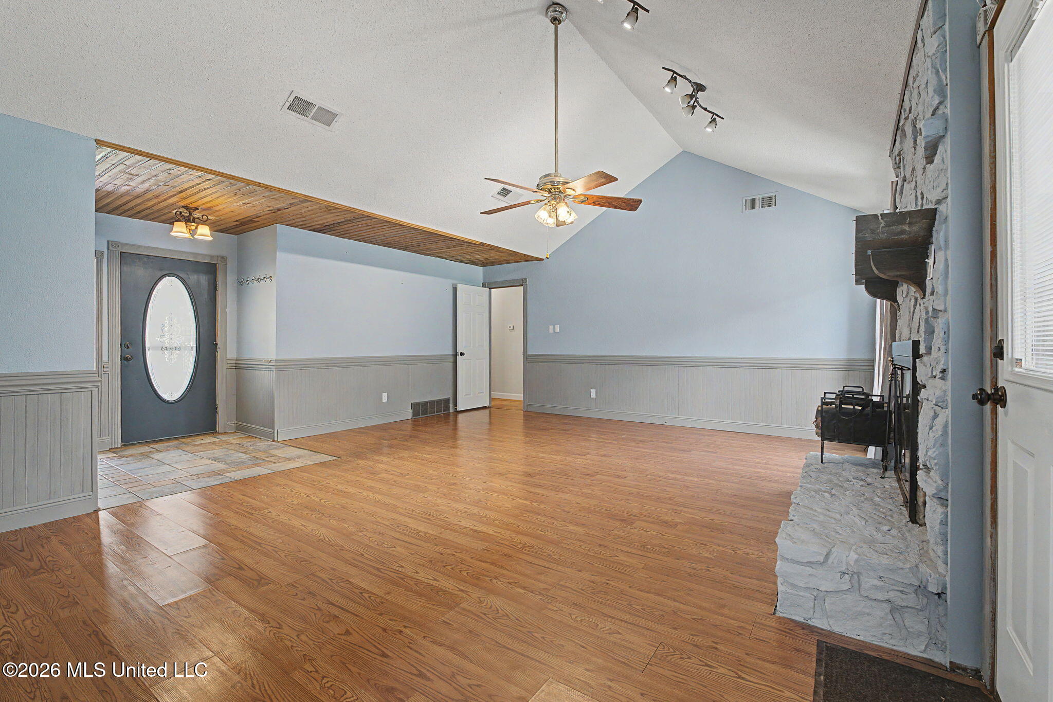 7106 Maplewood Cove Property Photo 2
