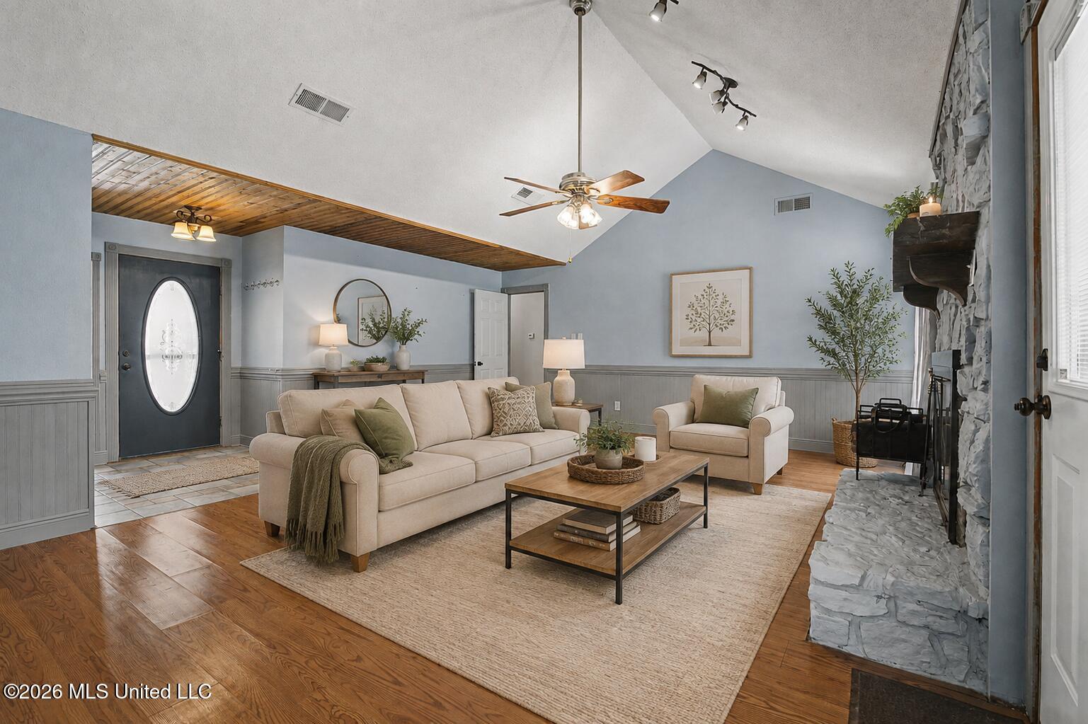 7106 Maplewood Cove Property Photo 3