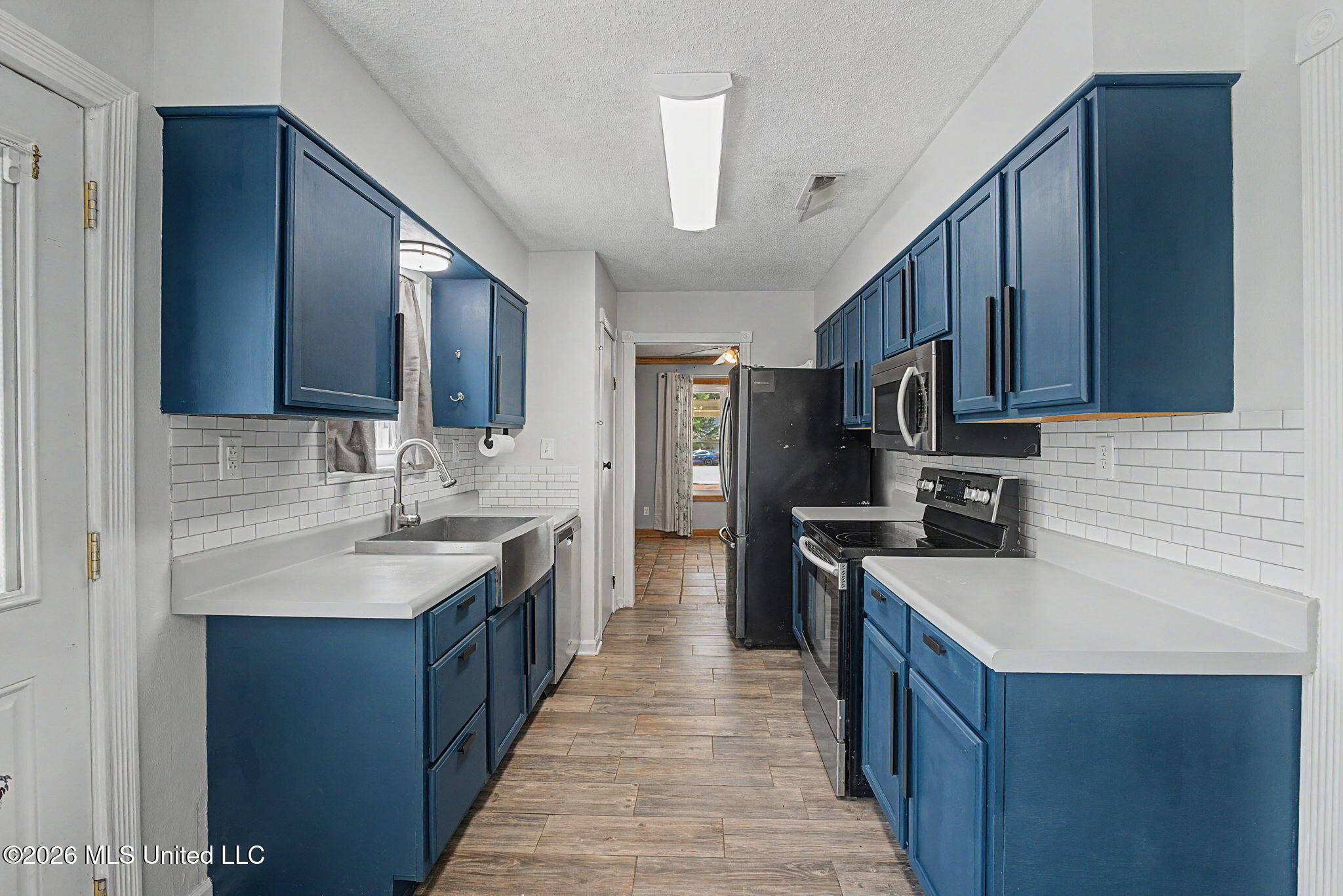 7106 Maplewood Cove Property Photo 4