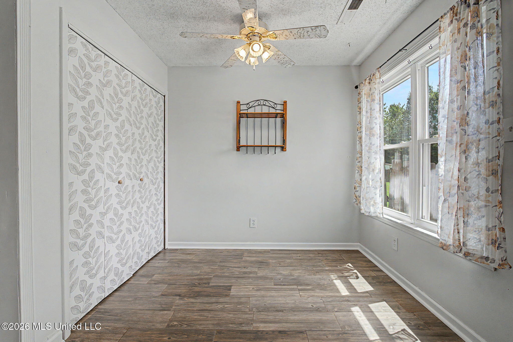 7106 Maplewood Cove Property Photo 5