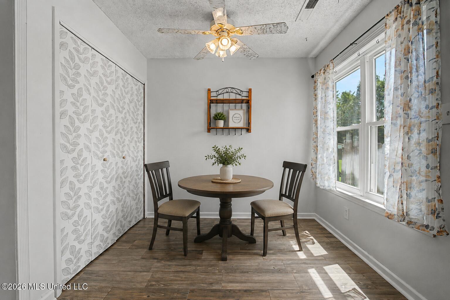 7106 Maplewood Cove Property Photo 6