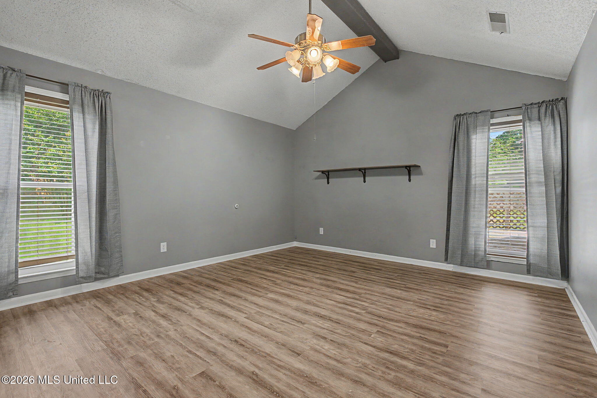 7106 Maplewood Cove Property Photo 7