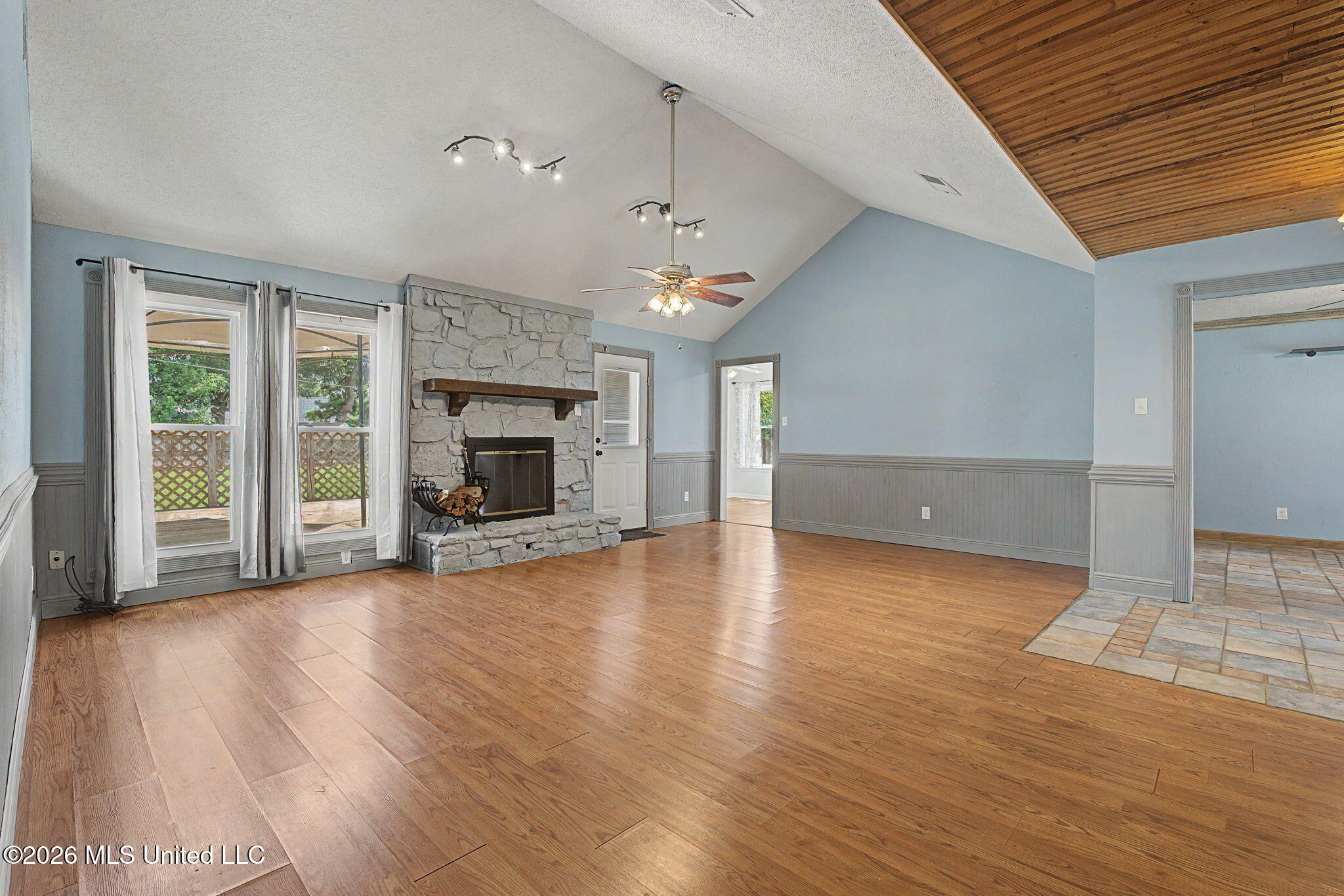 7106 Maplewood Cove Property Photo 16