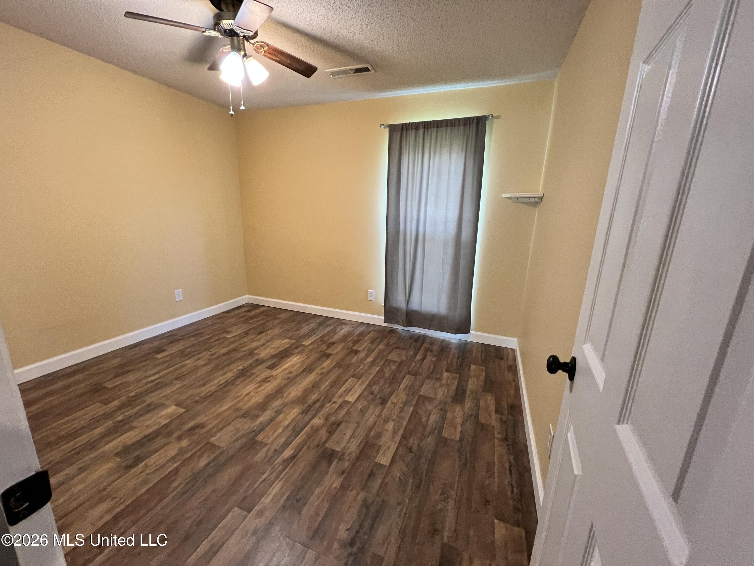7106 Maplewood Cove Property Photo 23