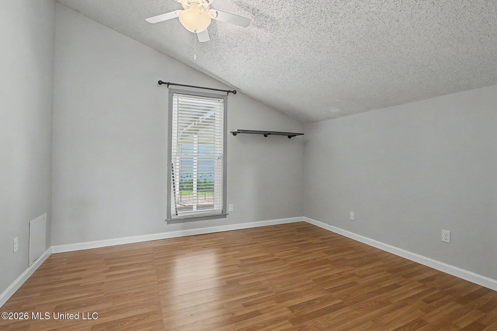 7106 Maplewood Cove Property Photo 25