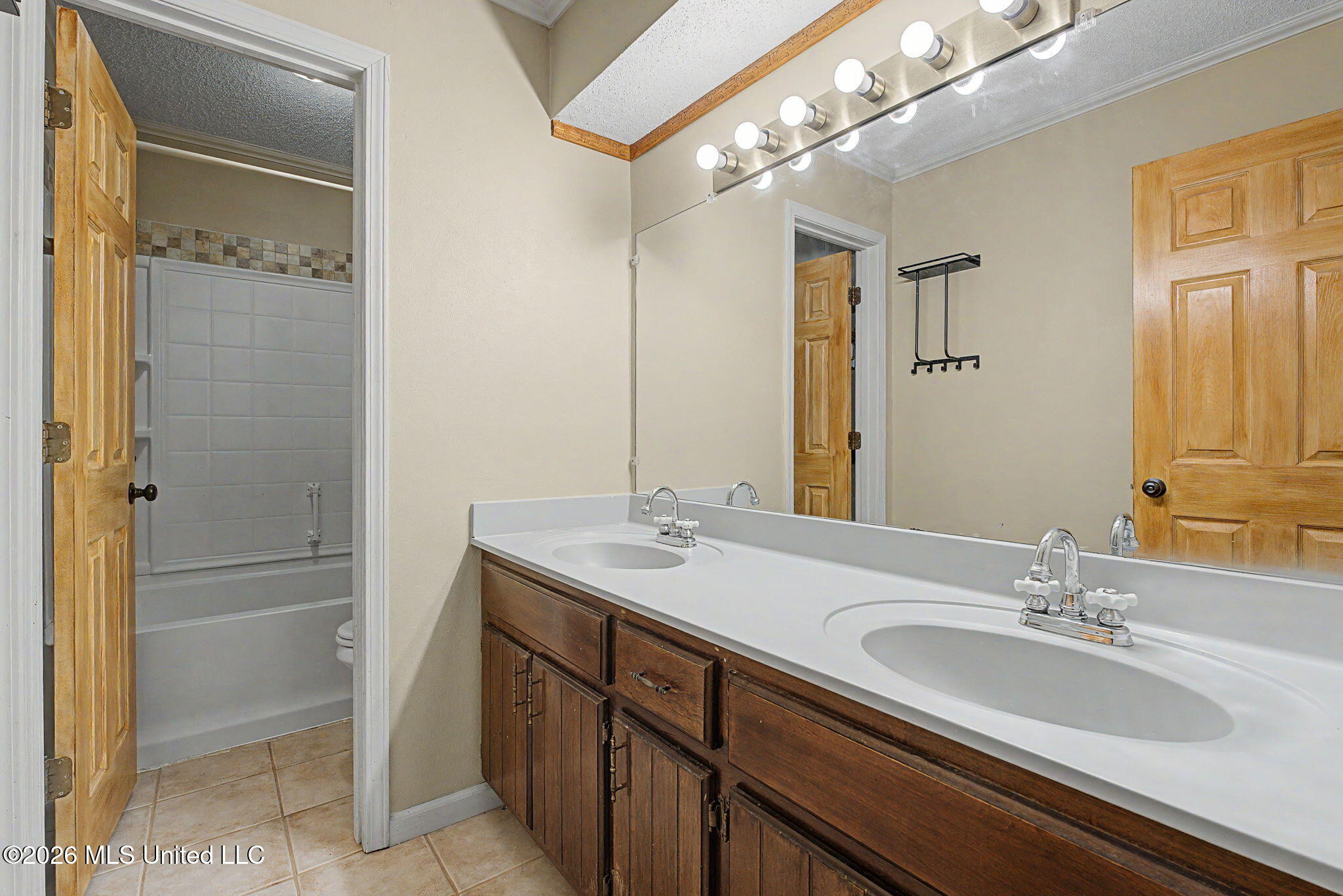 7106 Maplewood Cove Property Photo 27