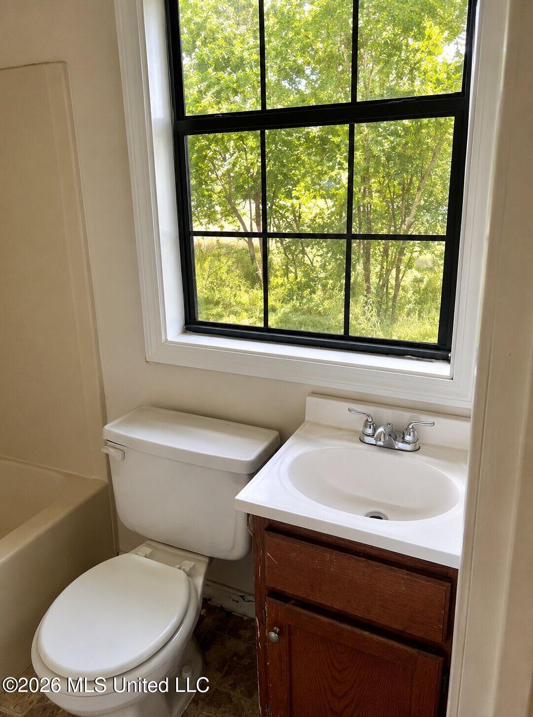 101 W 10th Street Property Photo 11
