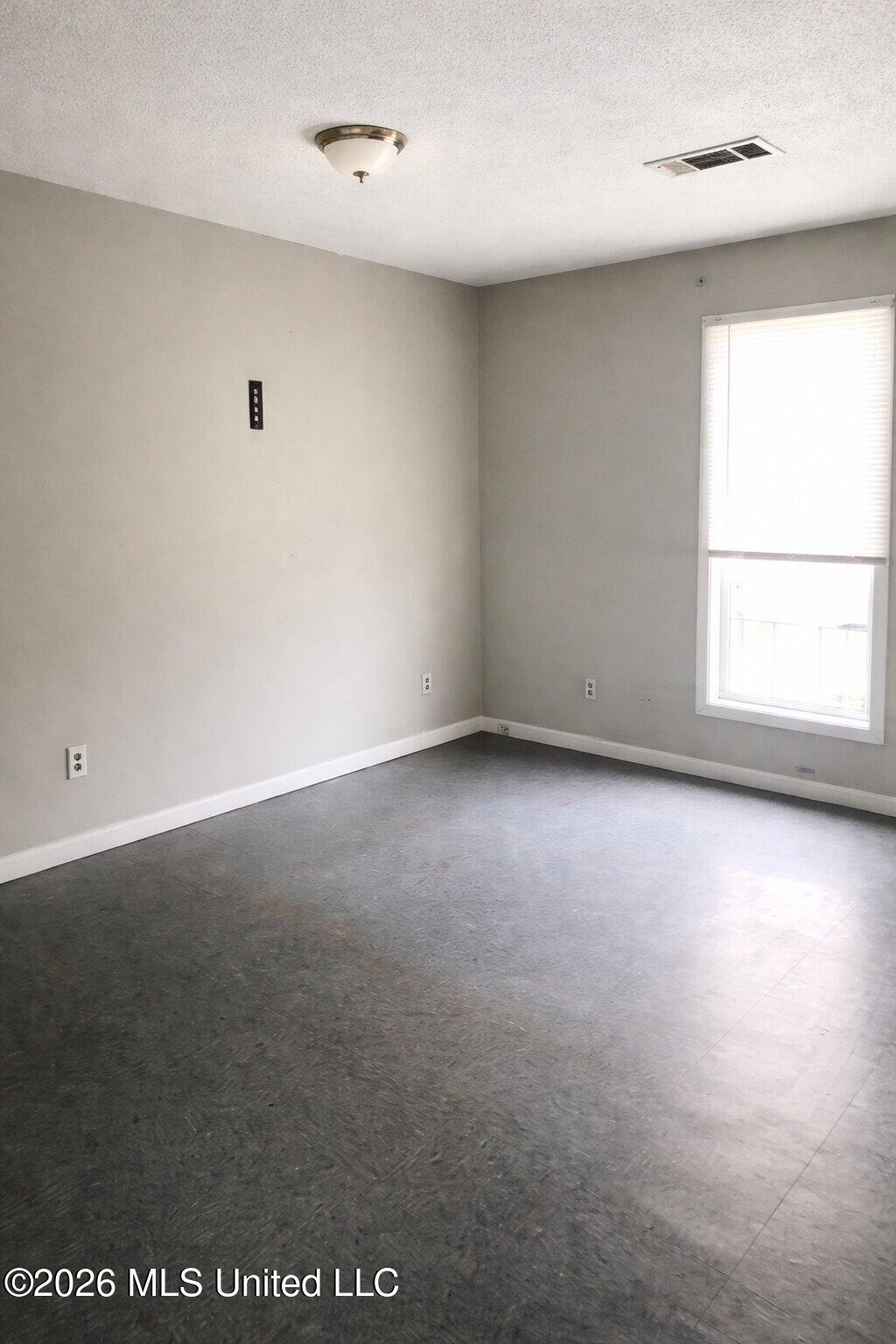 101 W 10th Street Property Photo 19